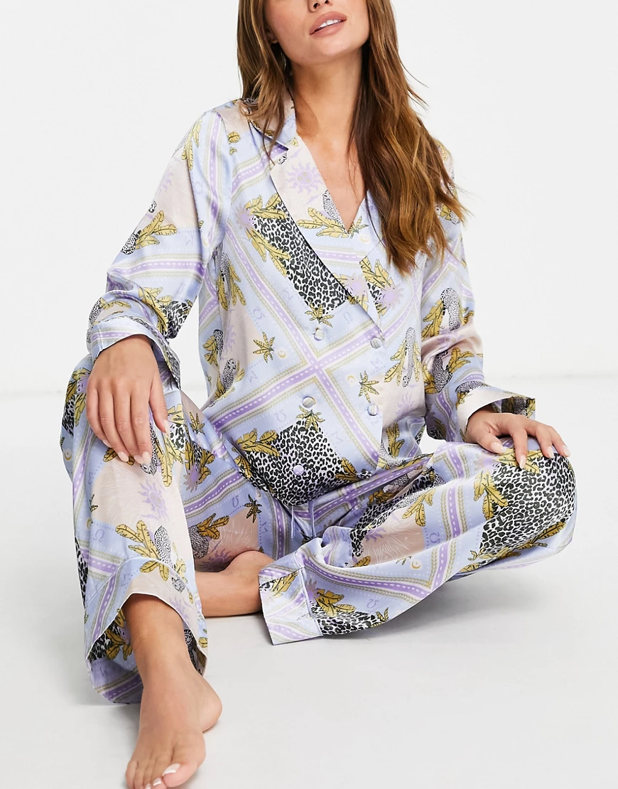 ASOS DESIGN – Pyjama aus zweireihigem Hemd und Hose in Blau mit botanischem günstig online kaufen