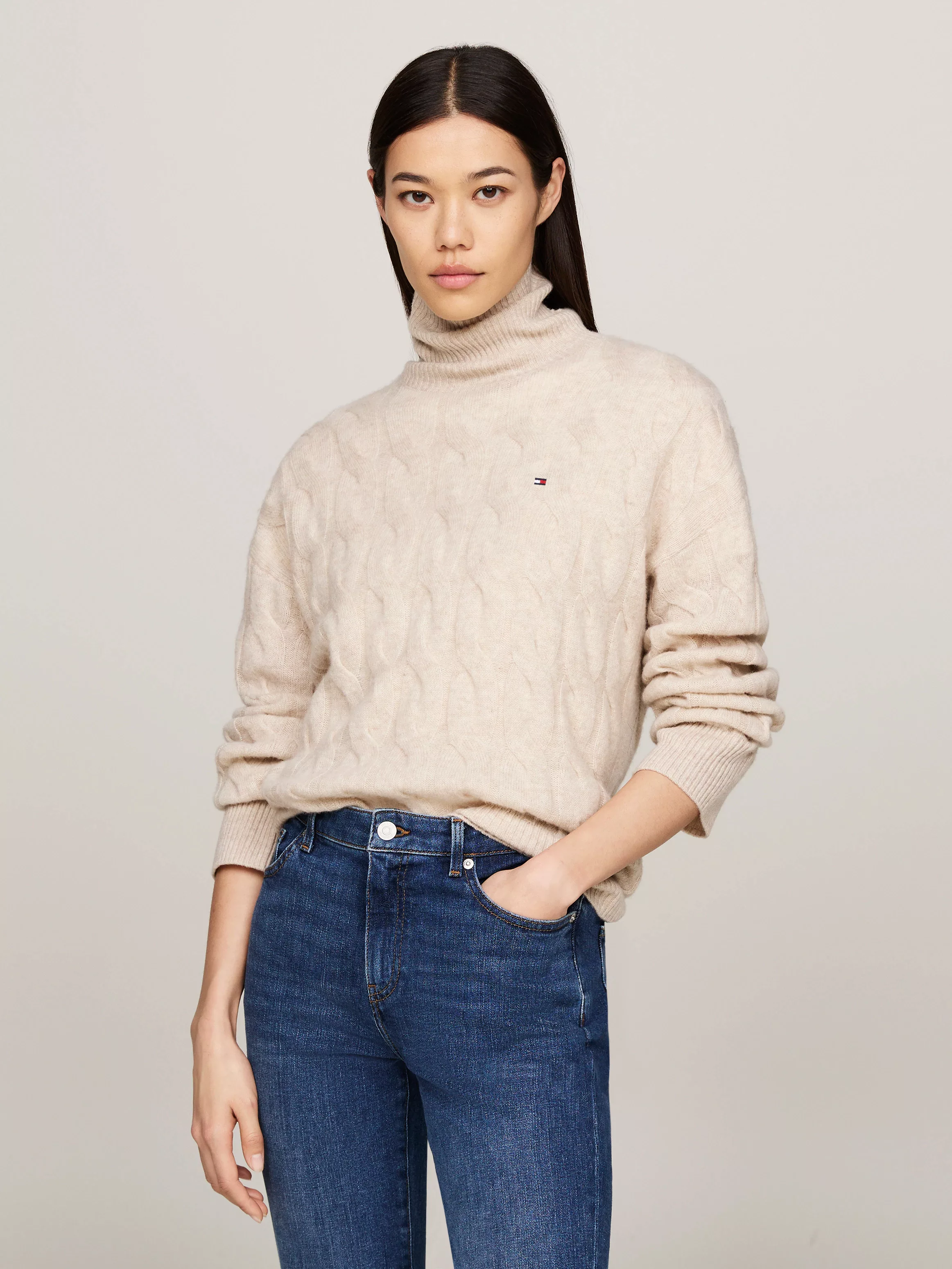 Tommy Hilfiger Rollkragenpullover SOFT WOOL CABLE ROLL-NK SWEATER mit Logos günstig online kaufen