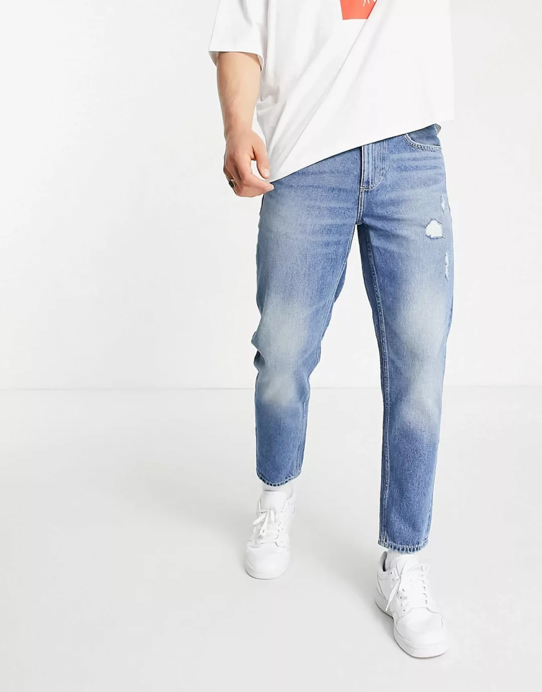 ASOS DESIGN – Klassische, feste Jeans aus Bio-Baumwollmix in verwaschenem M günstig online kaufen