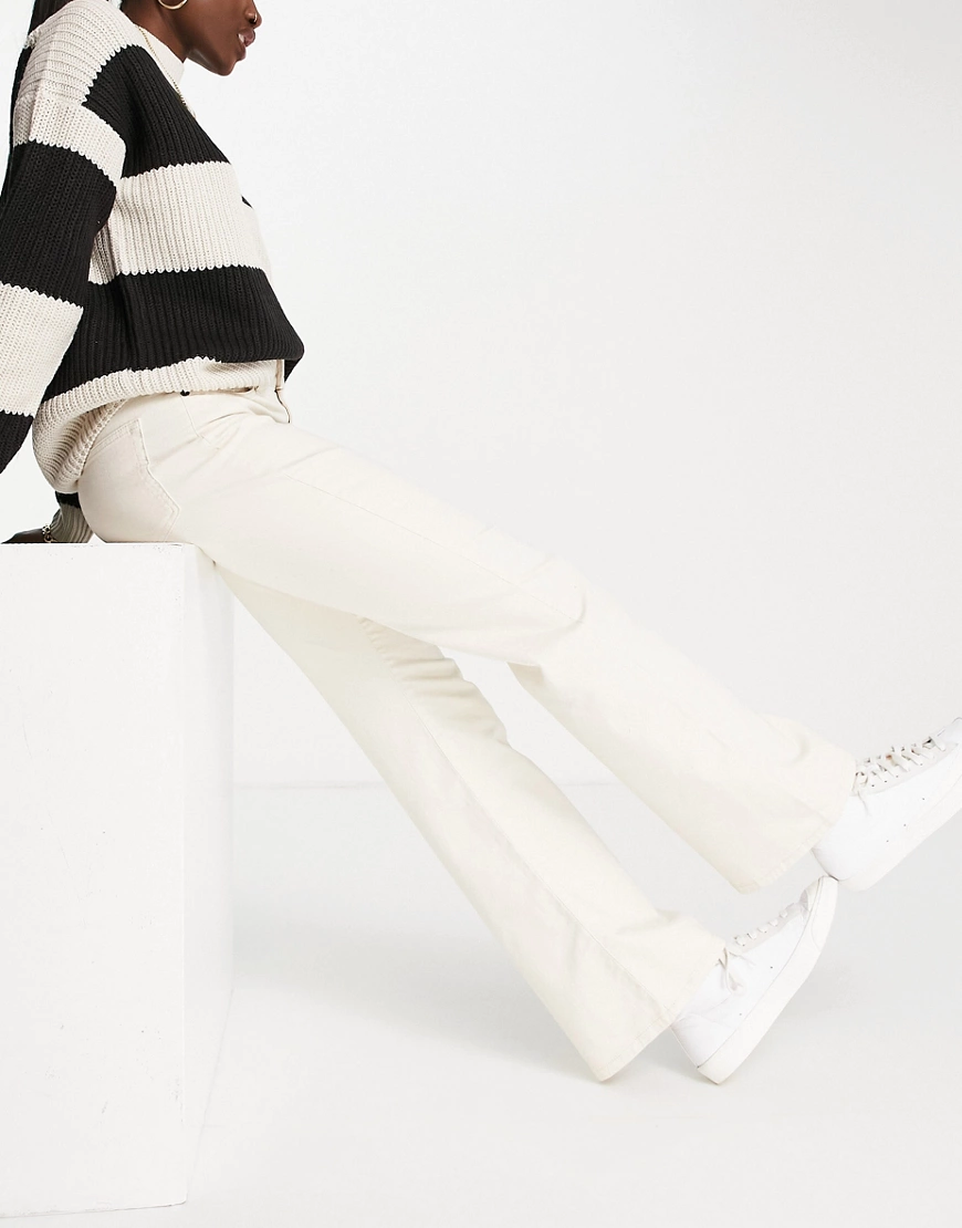 InWear – Aurori – Jeans in Cremeweiß mit hohem Bund und weitem Bein günstig online kaufen