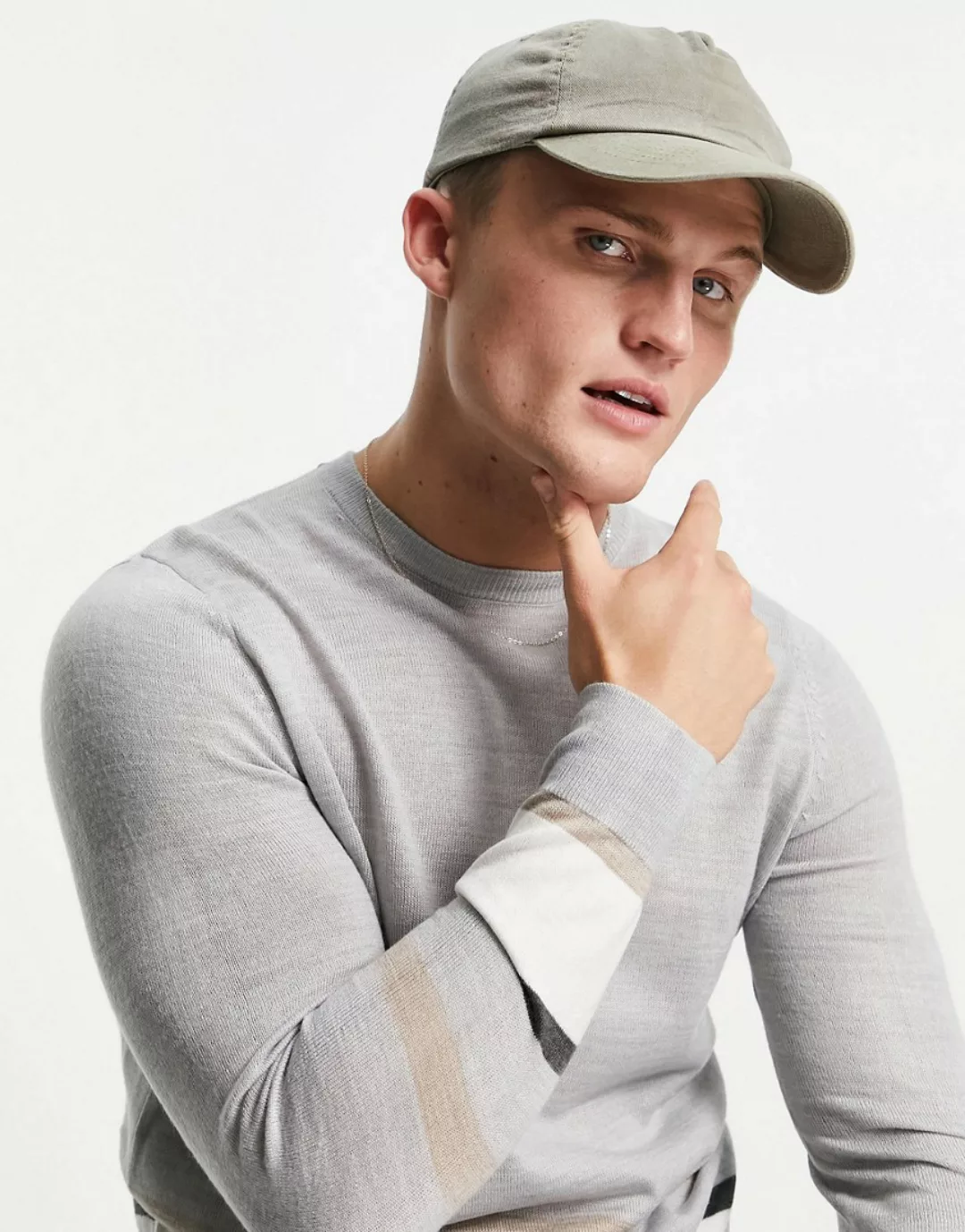 Burton – Pullover in Weiß mit mehrfarbigen Streifen günstig online kaufen