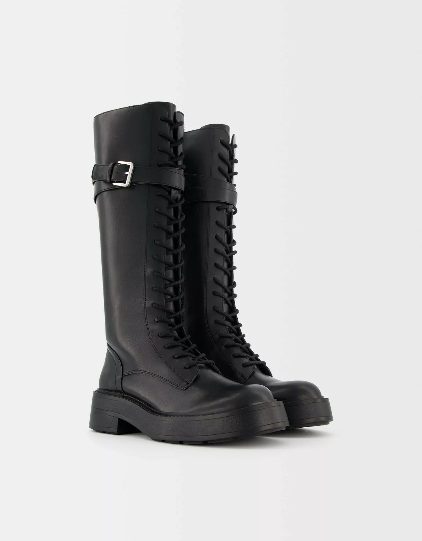 Bershka Flache Stiefel Mit Schnürverschluss Beershka X Beetlejuice Damen 35 günstig online kaufen