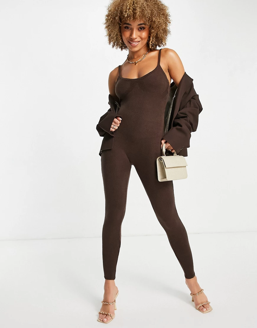 Missy Empire – Riemchen-Jumpsuit aus Strick in Schokoladenbraun günstig online kaufen