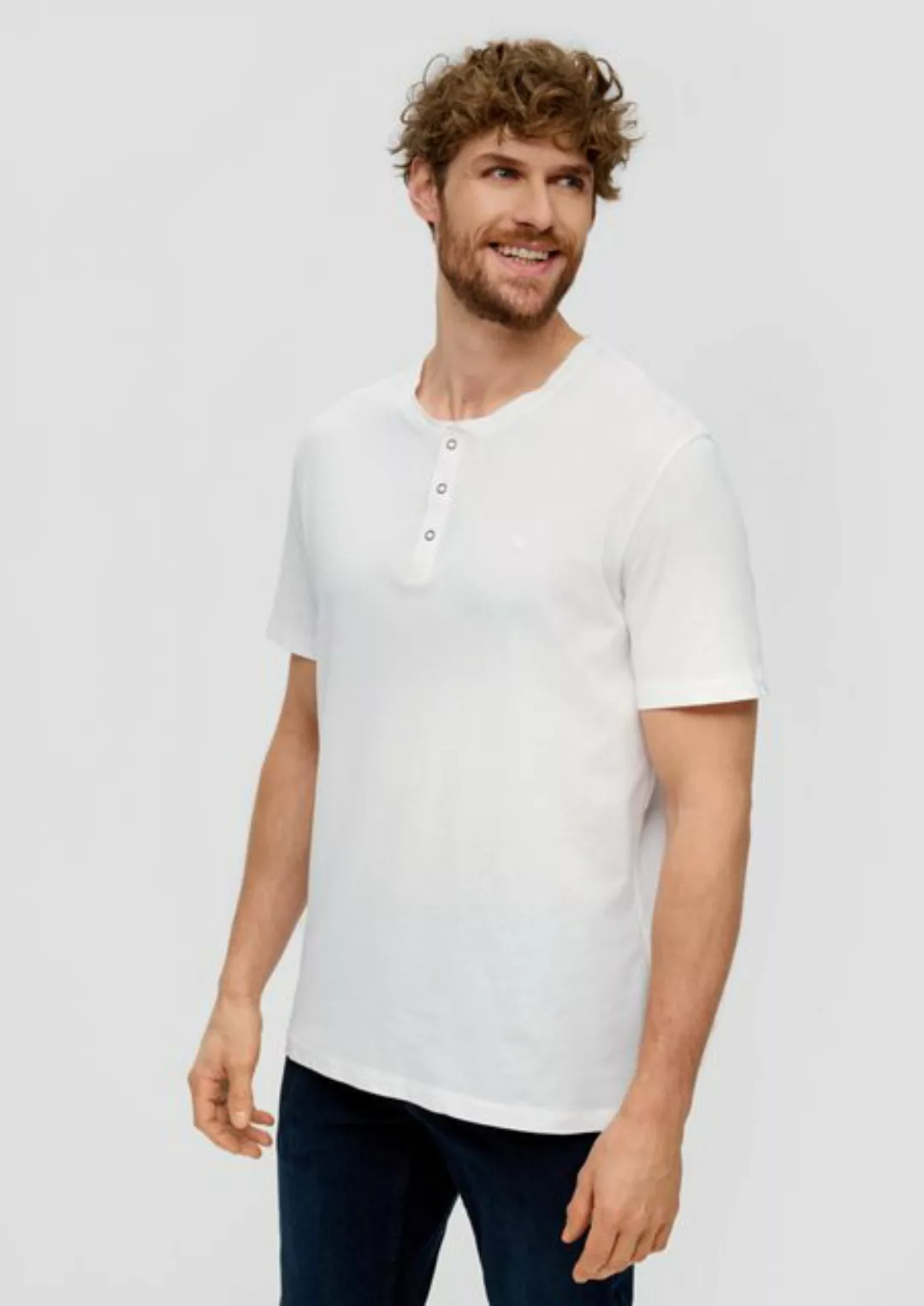 s.Oliver Kurzarmshirt T-Shirt mit Henleyausschnitt Label-Patch günstig online kaufen
