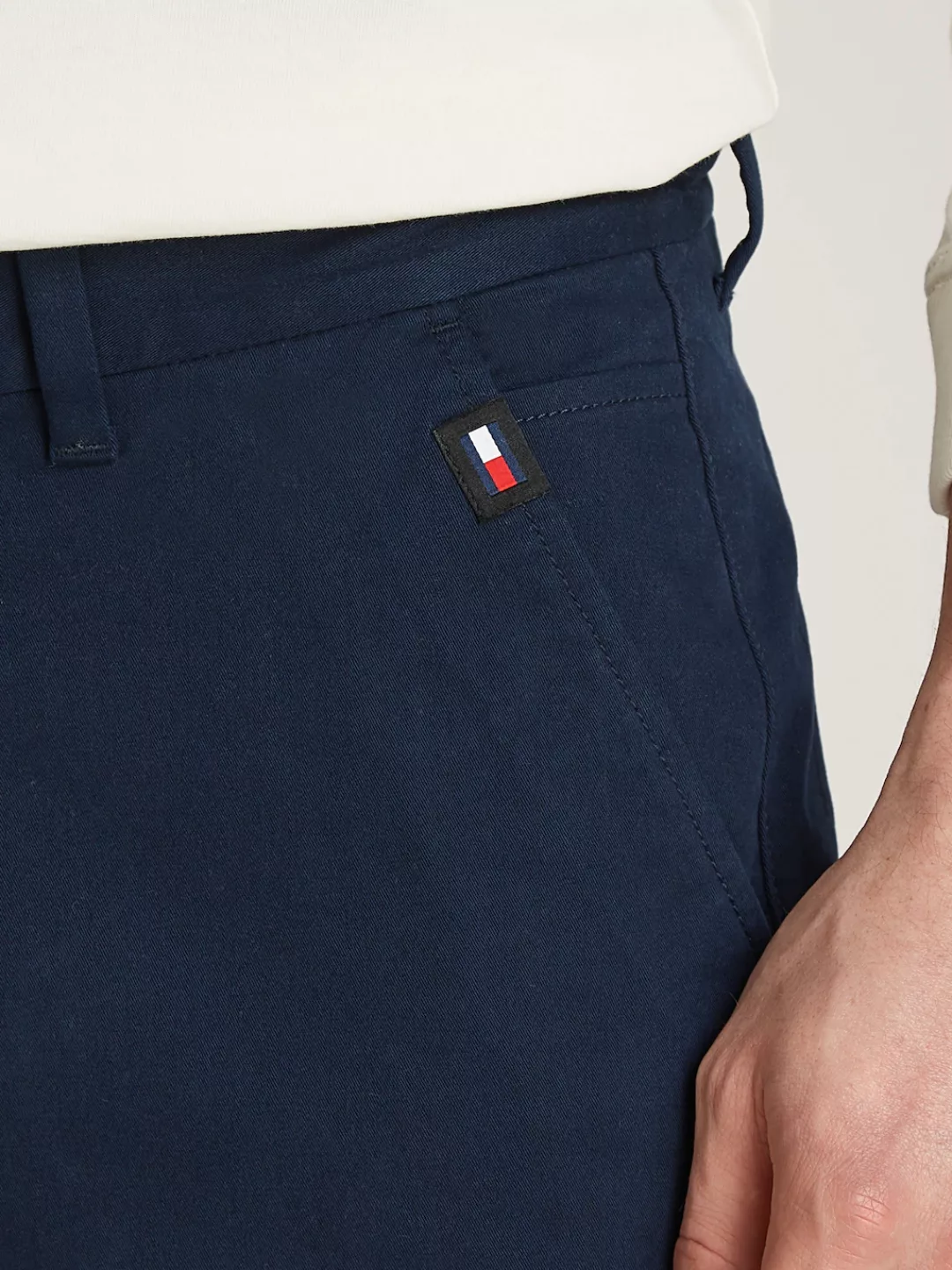 Tommy Jeans Chinohose TJM AUSTIN CHINO Markenlogo an Gesäß- und Eingriffsta günstig online kaufen