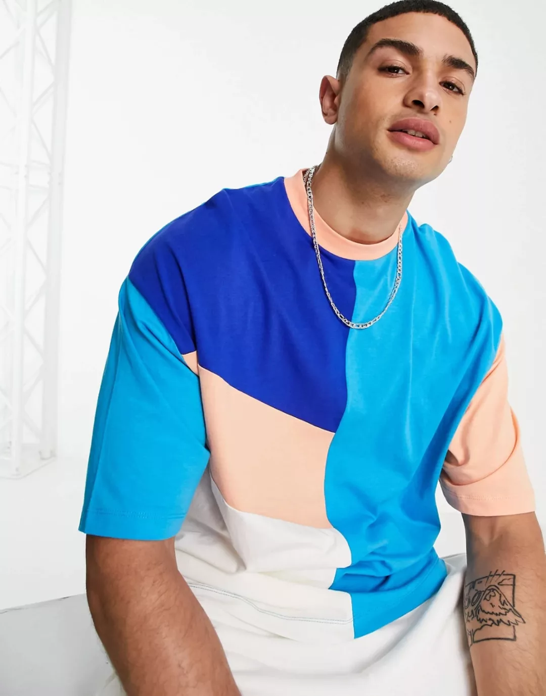 ASOS DESIGN – Oversize-T-Shirt mit Farbblock-Design in Blau und Weiß-Mehrfa günstig online kaufen