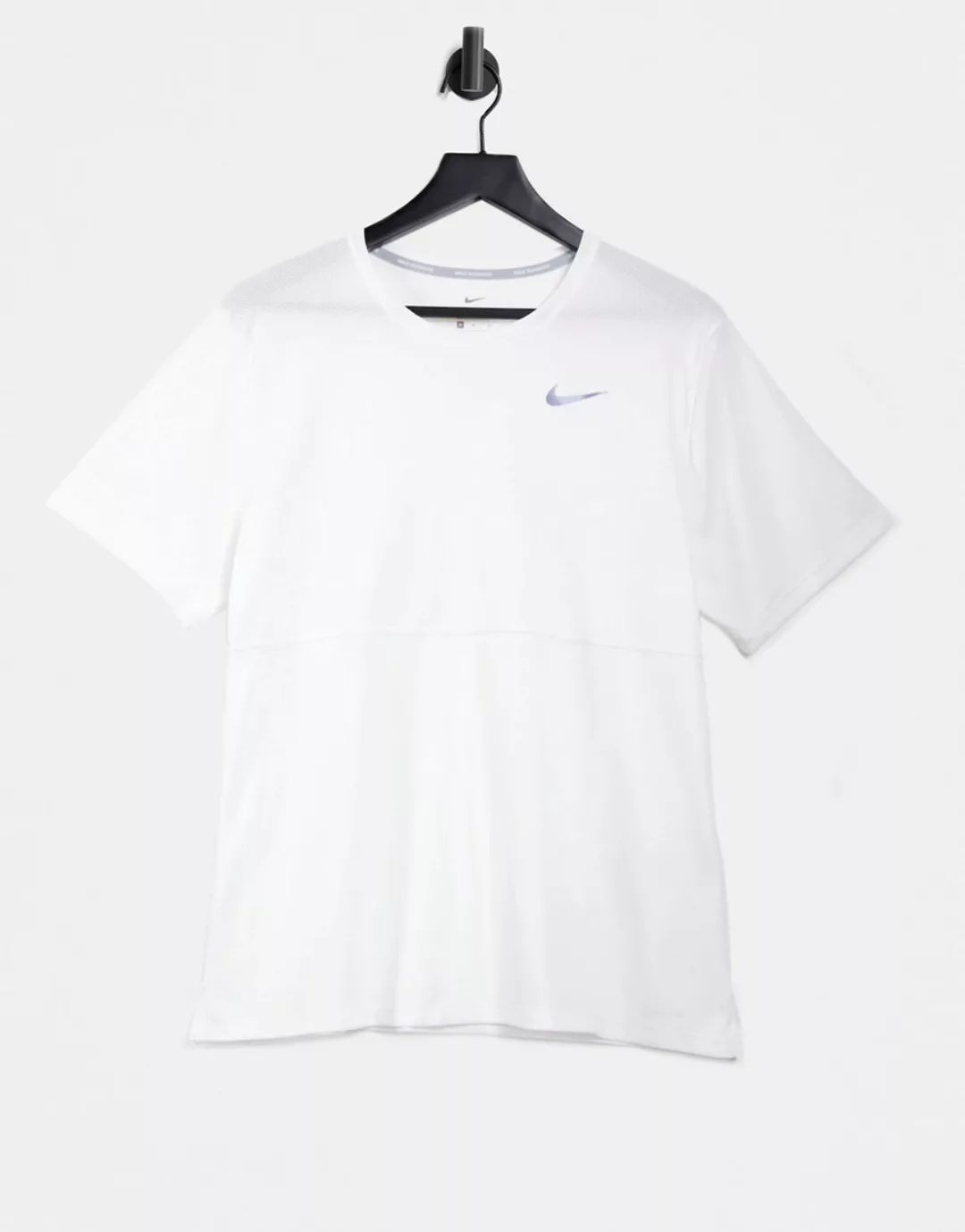 Nike Running – Breathe – T-Shirt in Weiß günstig online kaufen