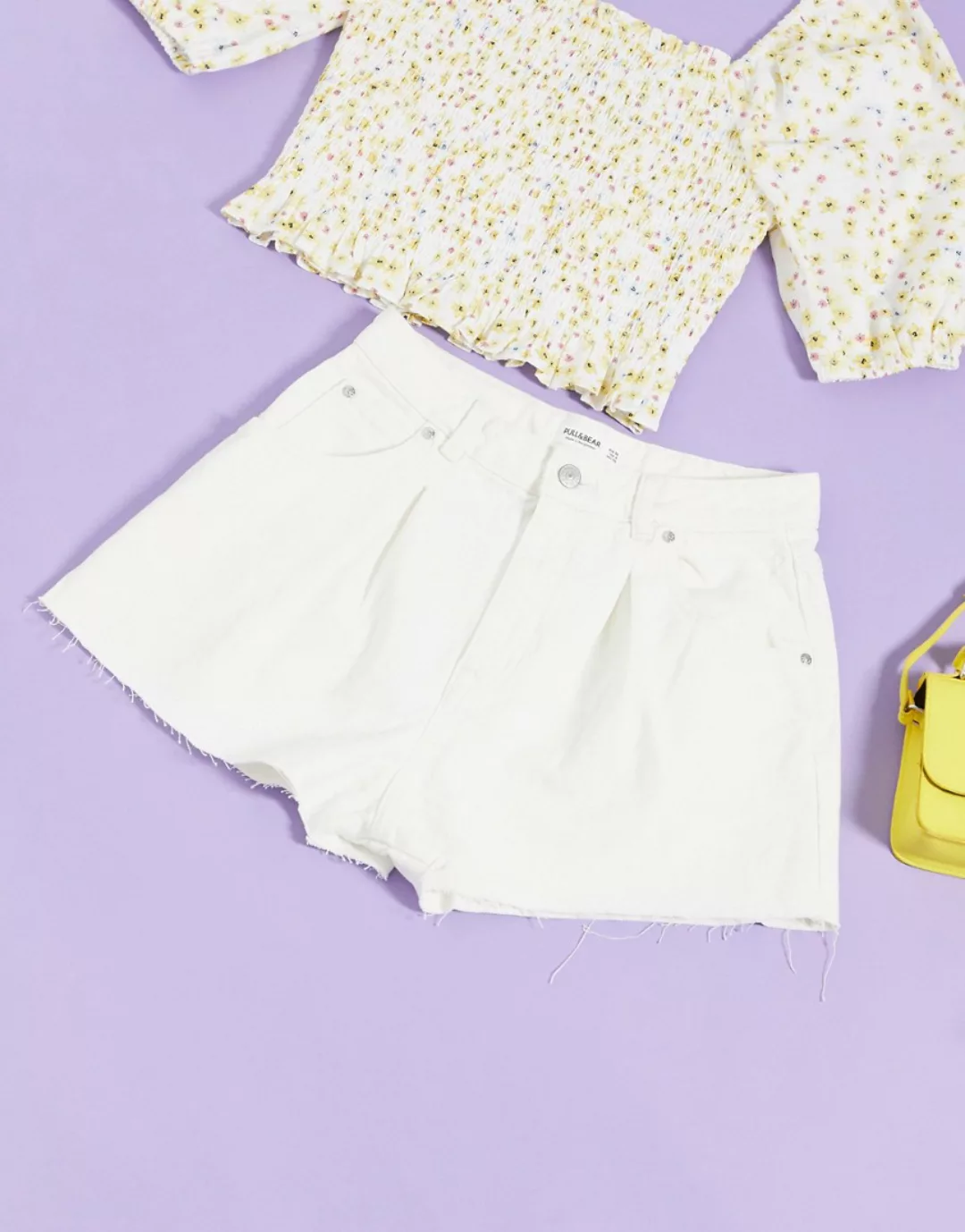 Pull&Bear – Ungesäumte Shorts in Weiß günstig online kaufen