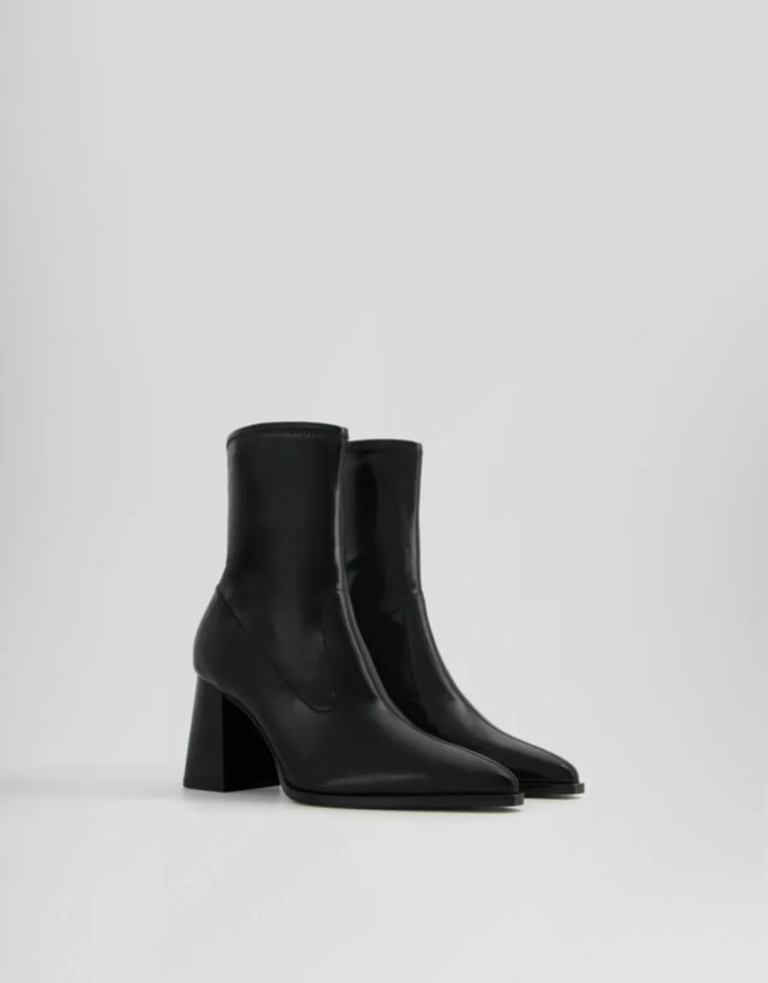 Bershka Spitz Zulaufende Schmale Stiefeletten Mit Breitem Absatz Damen 39 S günstig online kaufen