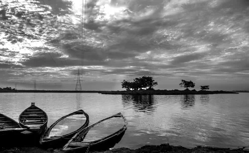 Papermoon Fototapete »Boote im Wasser Schwarz & Weiß« günstig online kaufen