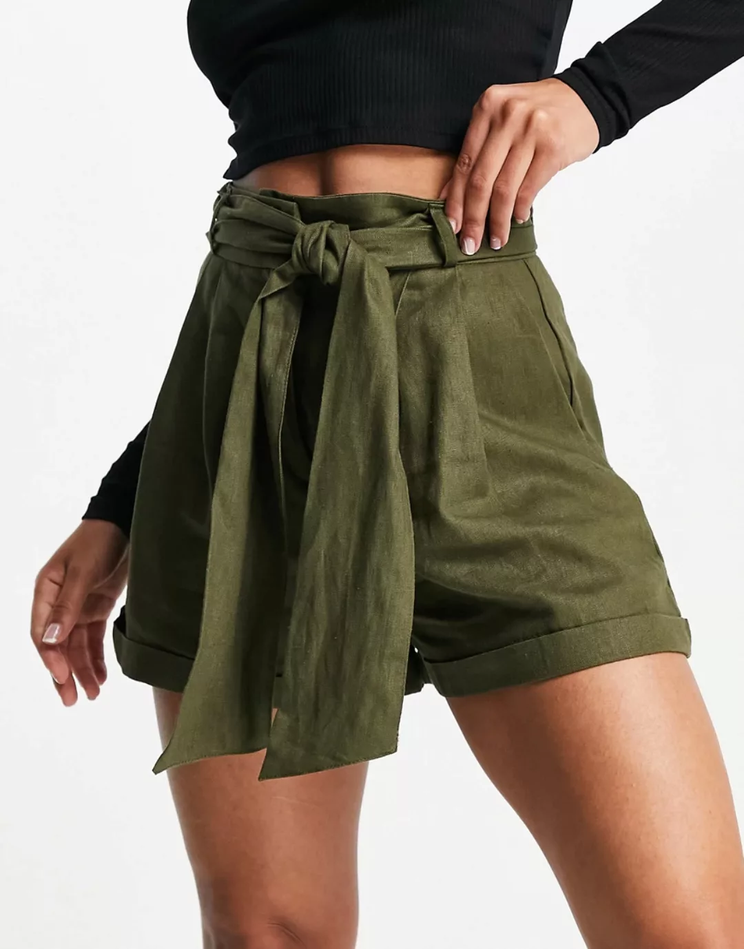 ASOS DESIGN – Shorts aus Leinen mit Bindegürtel in Grün günstig online kaufen