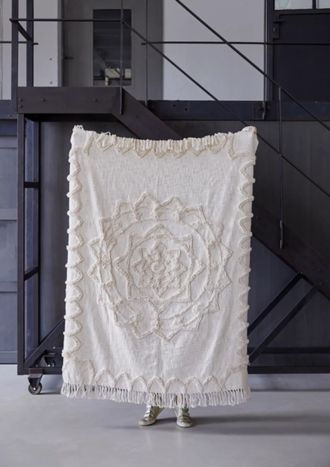 Decke Lotus Aus Biobaumwolle Mit Hand-getüfteten Details günstig online kaufen