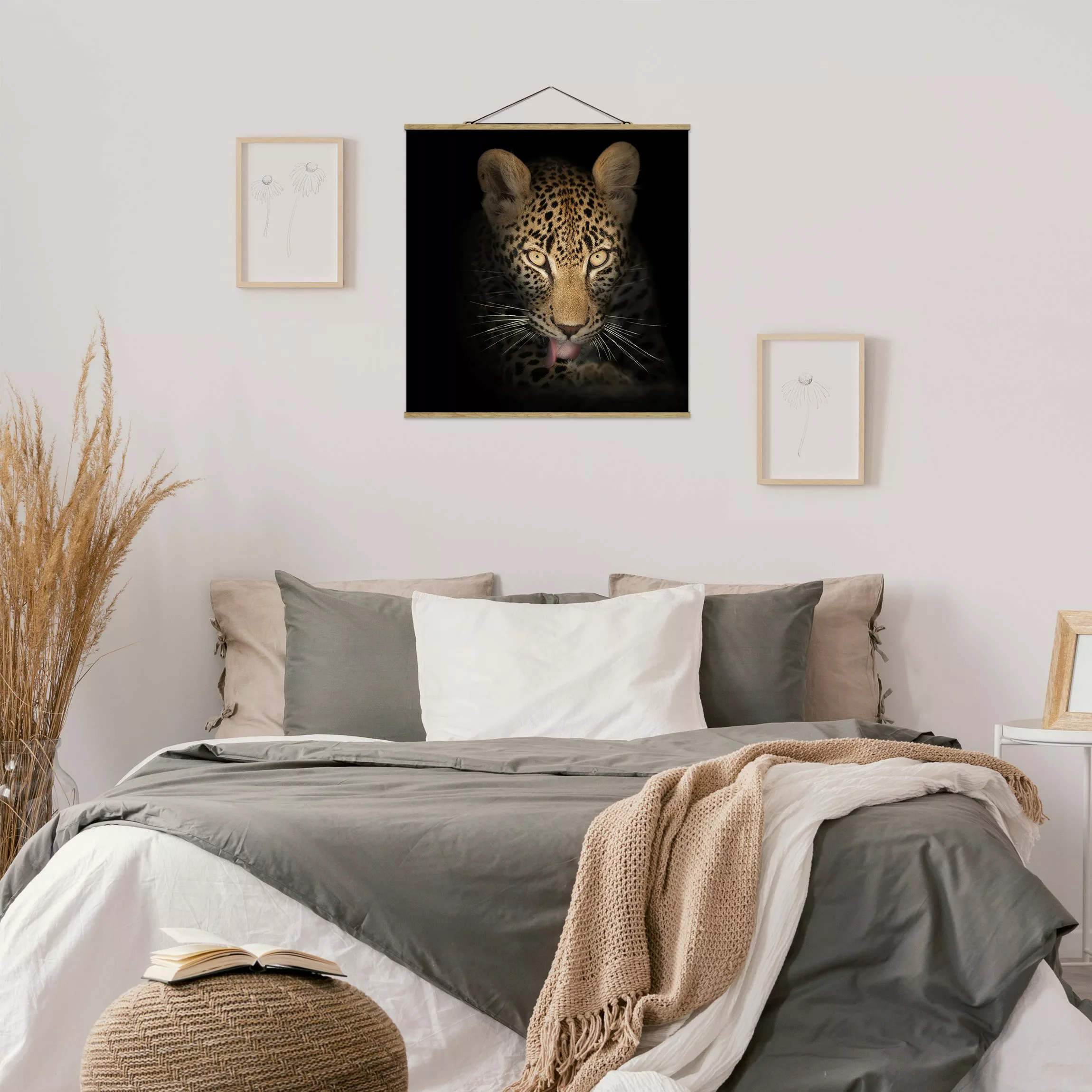 Stoffbild Tiere mit Posterleisten - Quadrat Resting Leopard günstig online kaufen