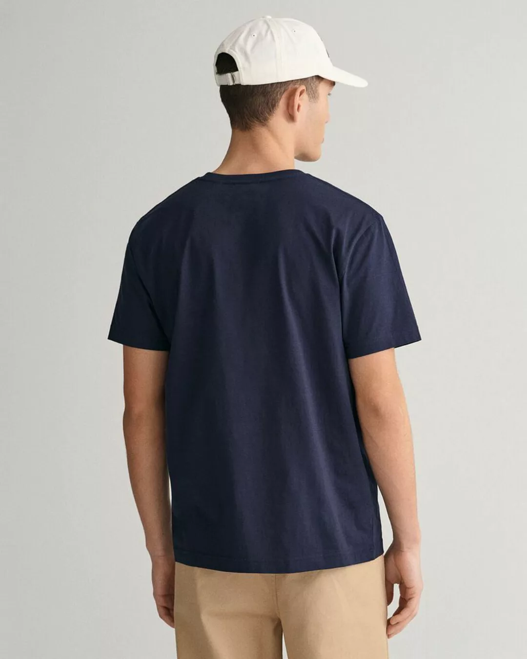 Gant T-Shirt SLIM SHIELD V-NECK T-SHIRT mit einer kleinen Logostickerei auf günstig online kaufen