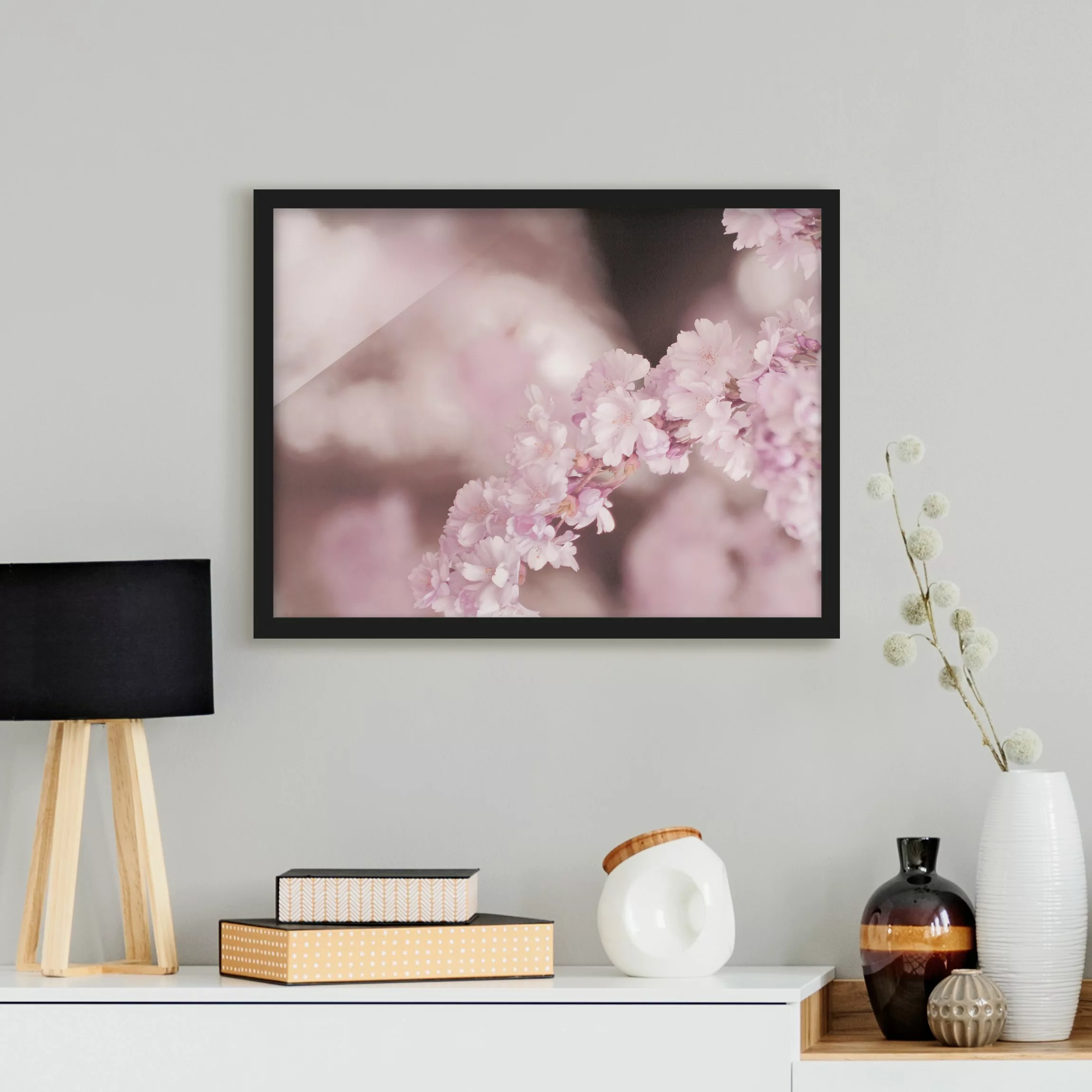 Bild mit Rahmen Kirschblüte im Violetten Licht günstig online kaufen