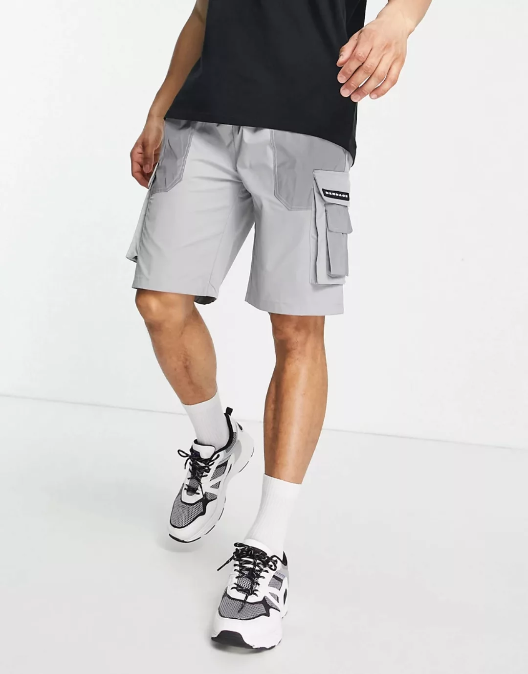 Mennace – Cargoshorts aus Nylon mit reflektierenden Aufnähern-Grau günstig online kaufen