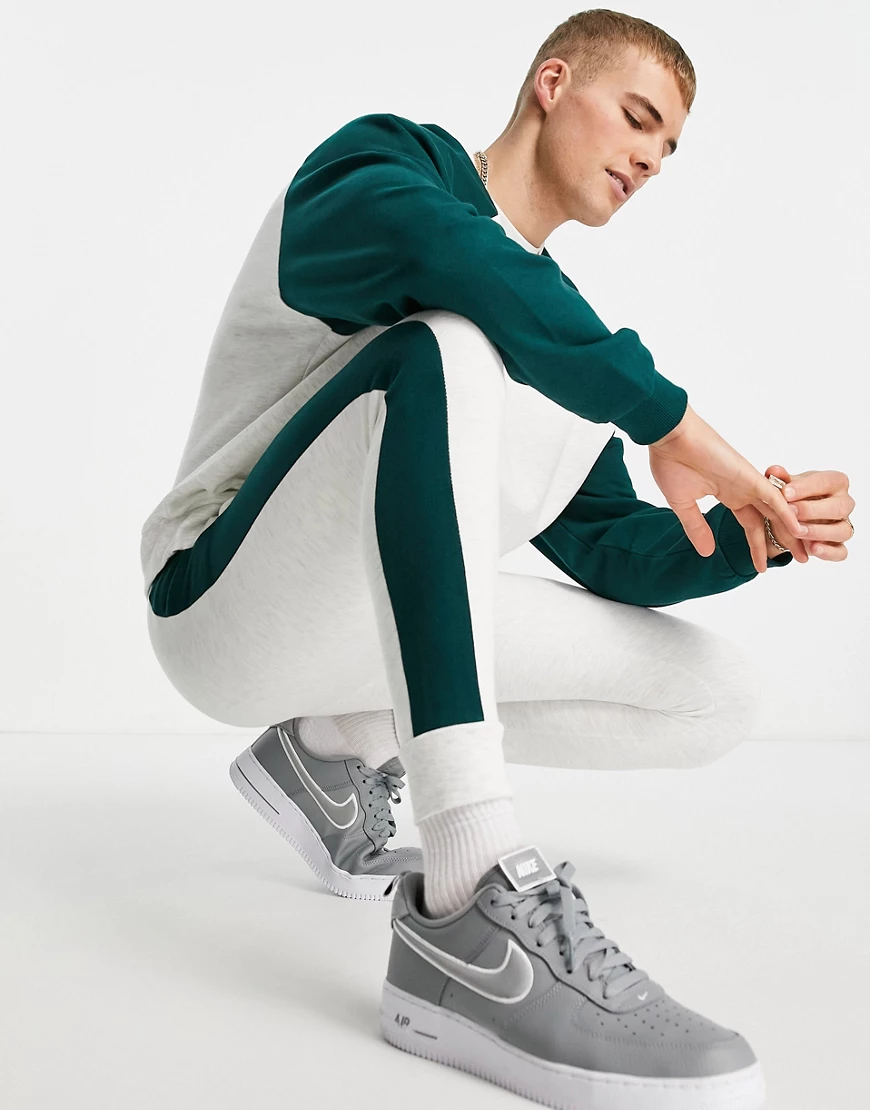 ASOS DESIGN – Oversize-Trainingsanzug mit Kontrastärmeln und enger Joggingh günstig online kaufen