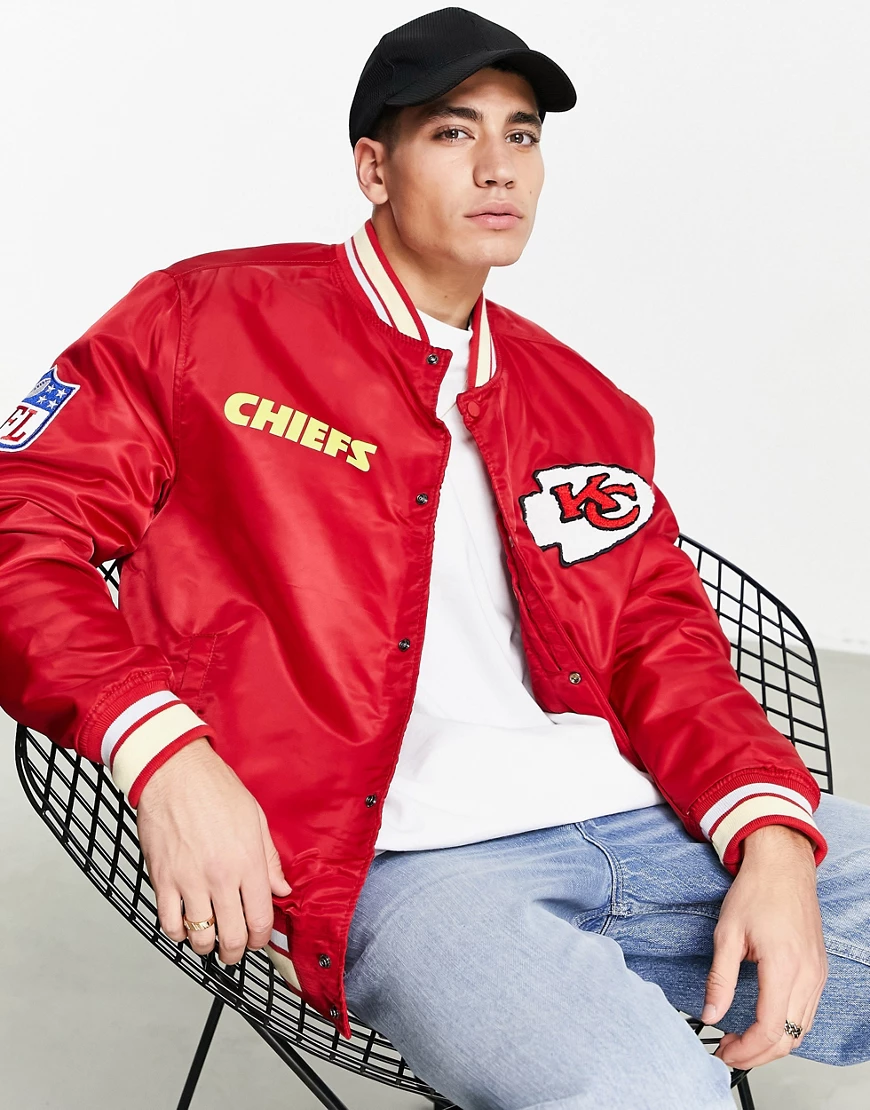 Pull&Bear – NFL – Bomberjacke in Rot mit College-Design günstig online kaufen