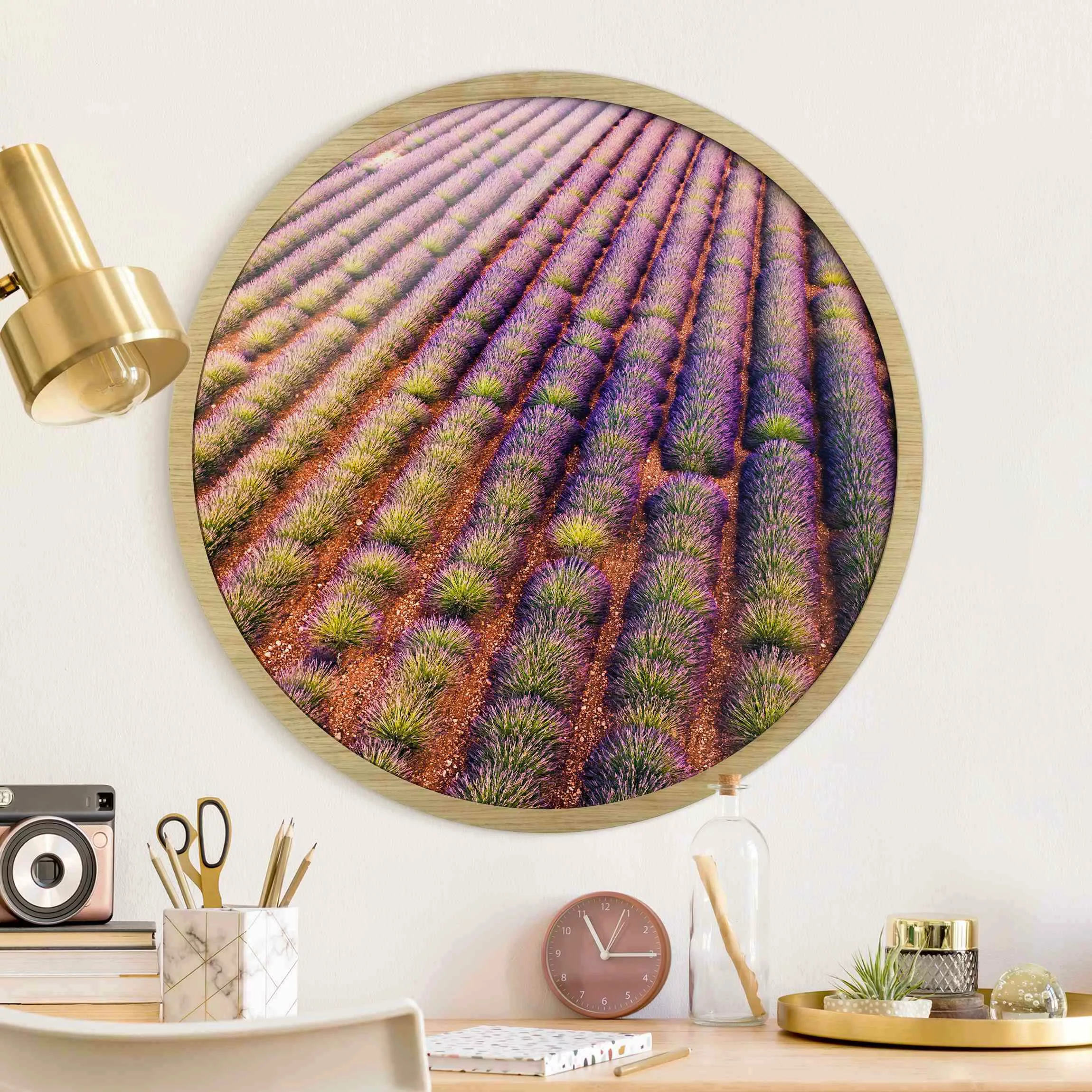 Rundes Gerahmtes Bild Malerisches Lavendelfeld günstig online kaufen