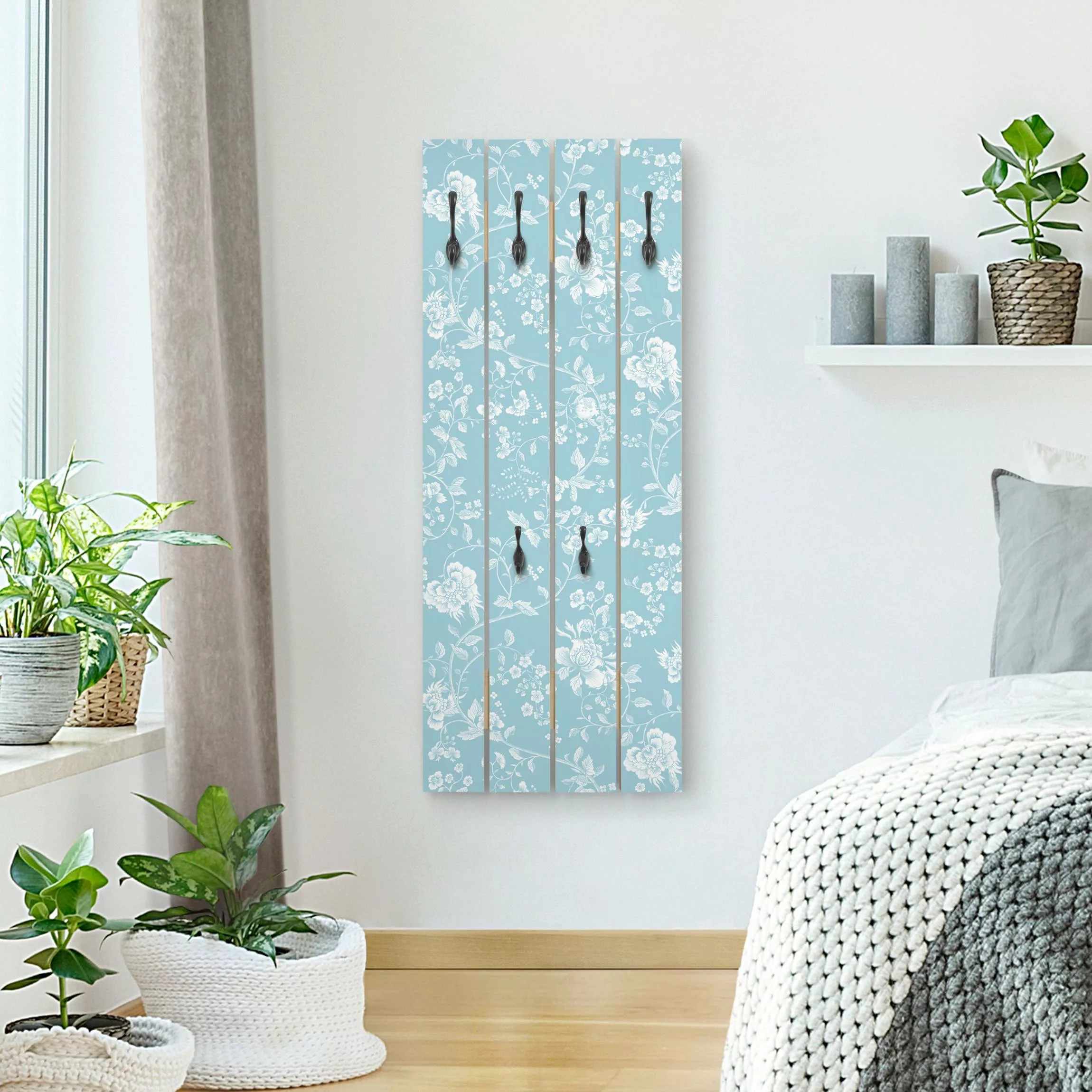 Wandgarderobe Blumenranken auf Blau günstig online kaufen