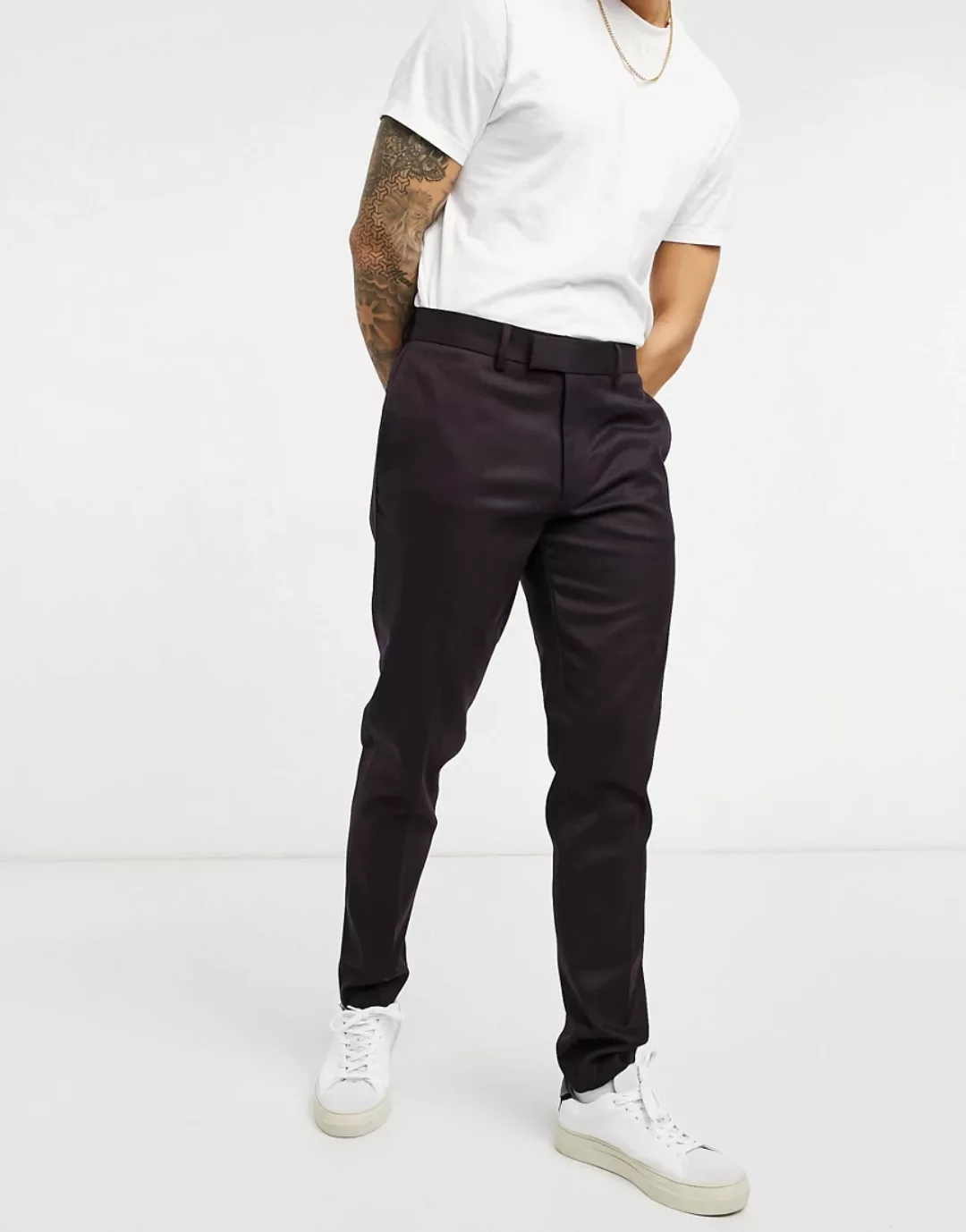 ASOS DESIGN – Eng geschnittene, elegante Twill-Hose in Burgunderrot günstig online kaufen