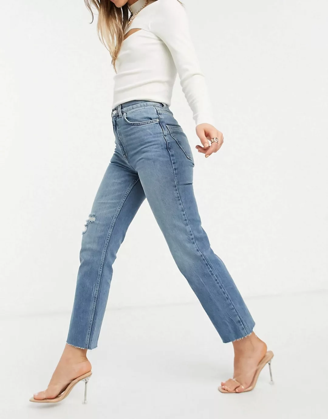 ASOS DESIGN – Effortless – Ausgestellte Jeans mit hohem Bund, kurzem Schnit günstig online kaufen