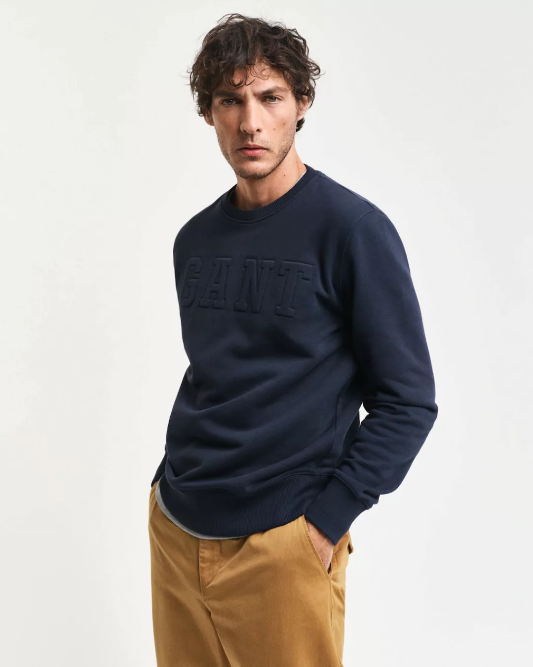 Gant Sweatshirt "EMBOSSED C-NECK SWEAT", eine erhabene GANT-Grafikprägung a günstig online kaufen