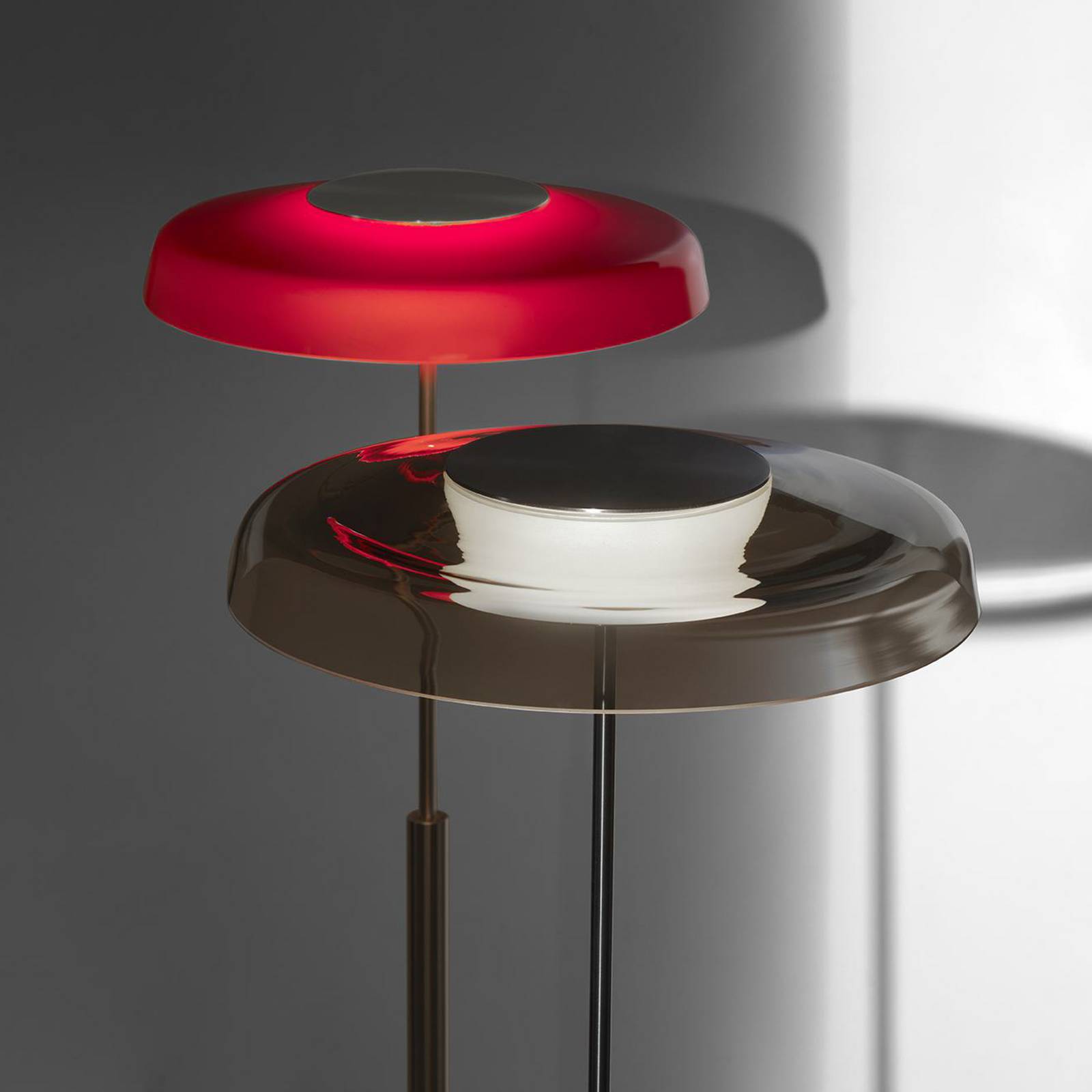 Oluce LED-Stehleuchte Dora, nickel/rauchgrau, Metall, PMMA günstig online kaufen