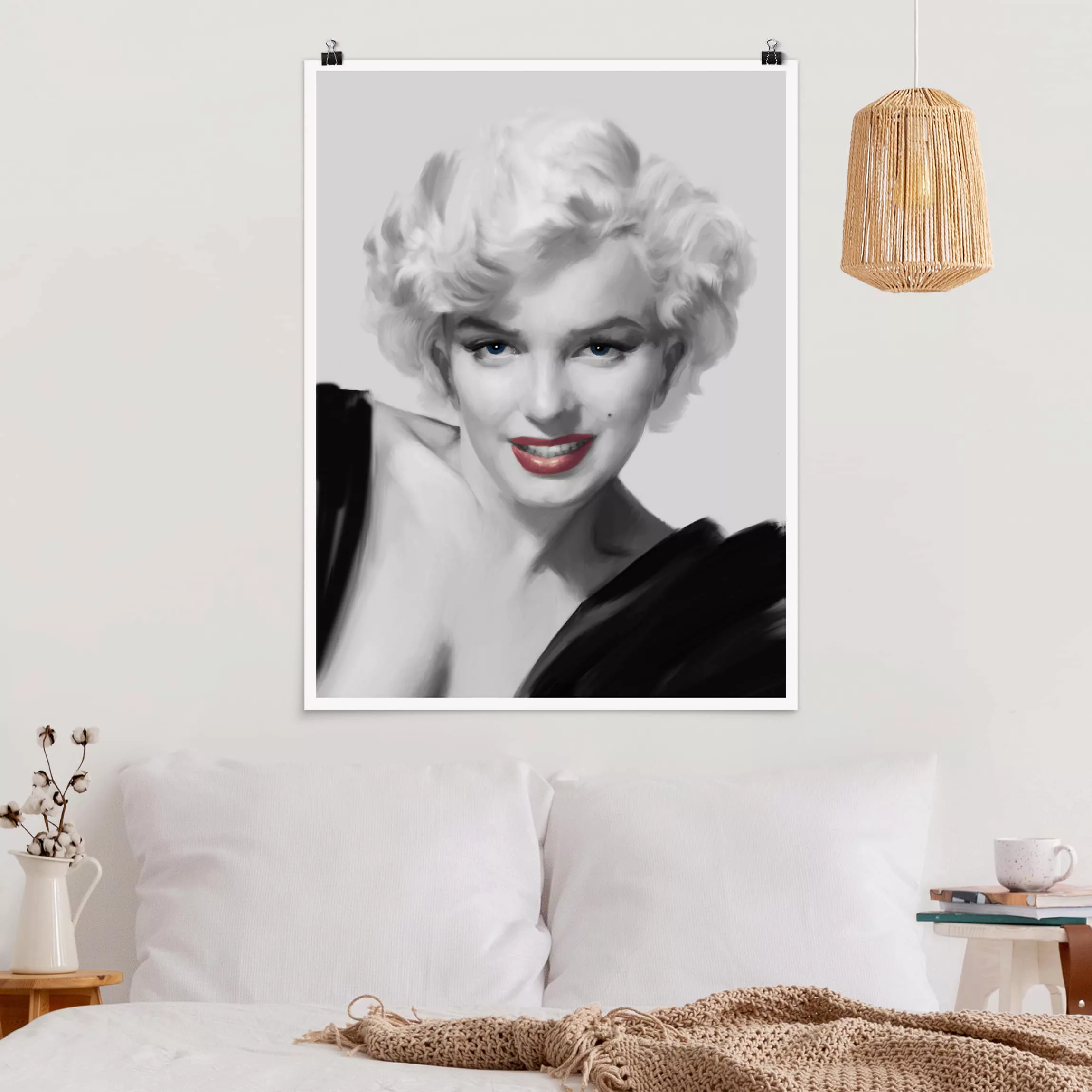 Poster Schwarz-Weiß - Hochformat Marilyn auf Sofa günstig online kaufen