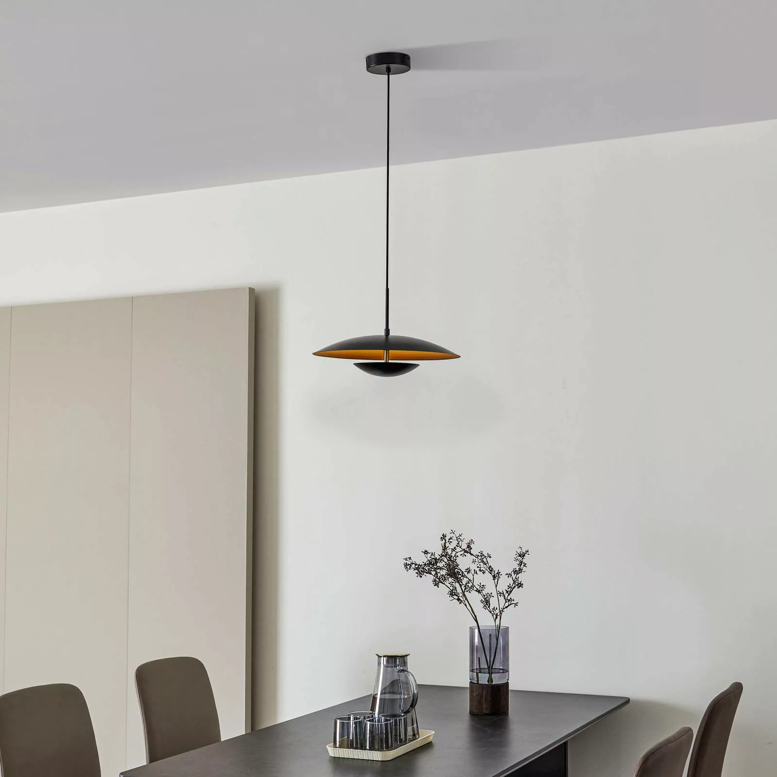 Lindby LED-Hängeleuchte Tiama, Metall, schwarz/gold, Ø 40 cm günstig online kaufen