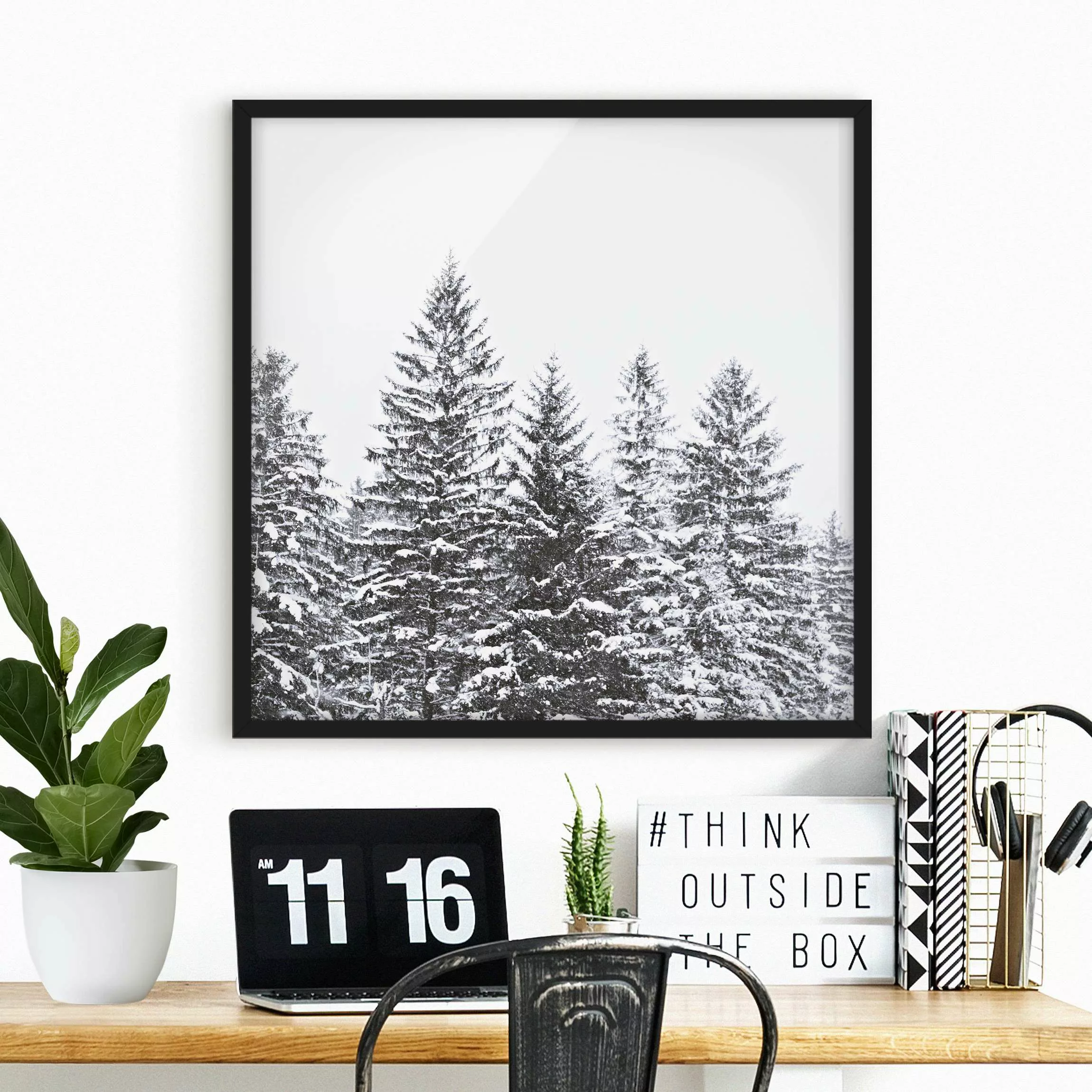 Bild mit Rahmen Dunkle Winterlandschaft günstig online kaufen