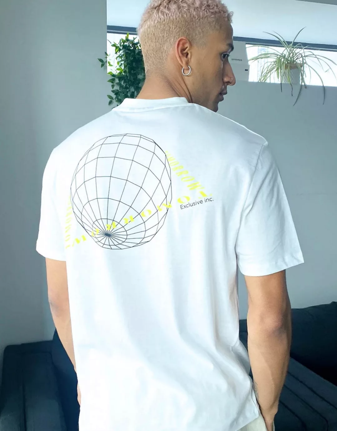 ASOS DESIGN – Lockeres T-Shirt aus Bio-Baumwolle in Weiß mit Tasche vorn & günstig online kaufen