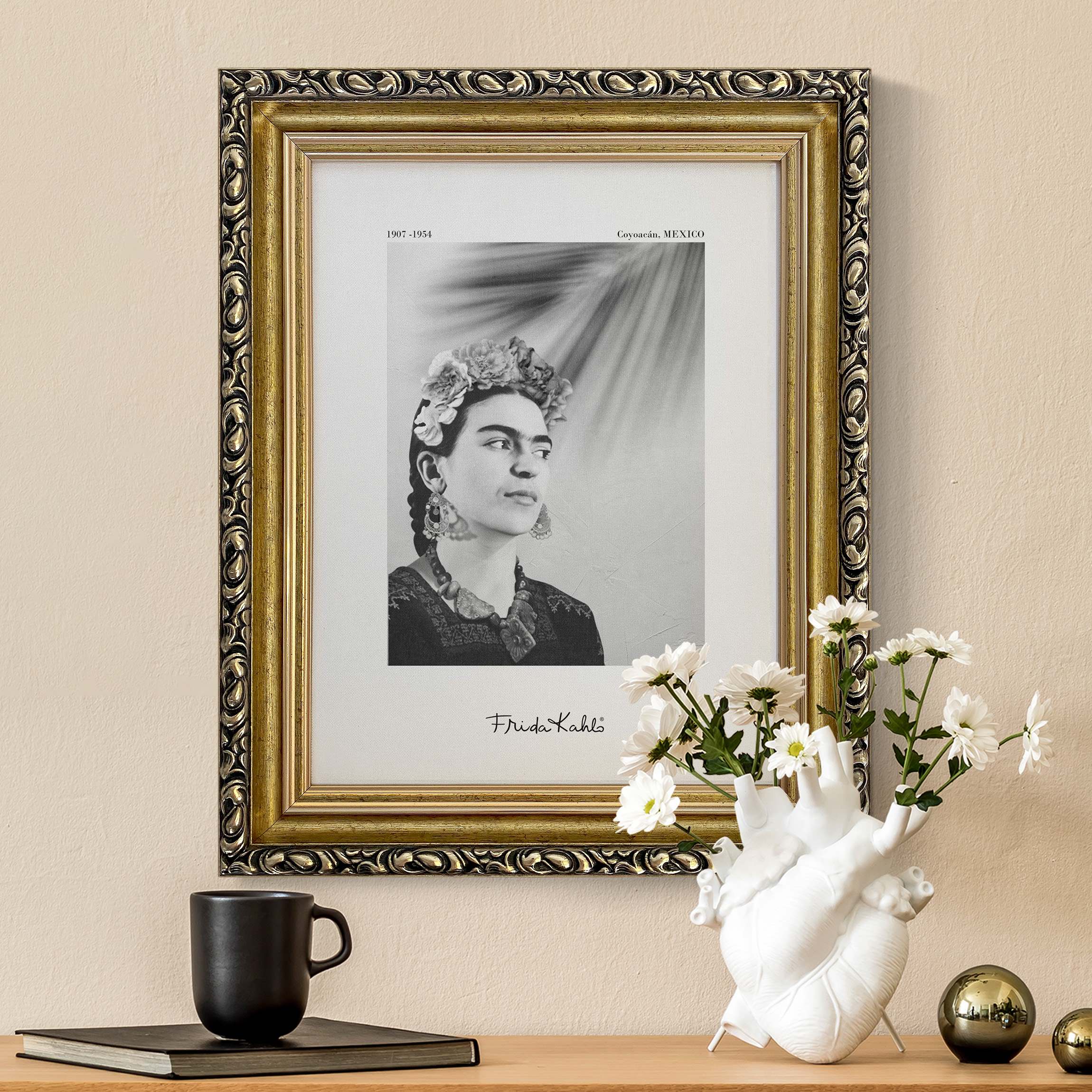 Gerahmtes Leinwandbild Frida Kahlo Portrait mit Schmuck günstig online kaufen