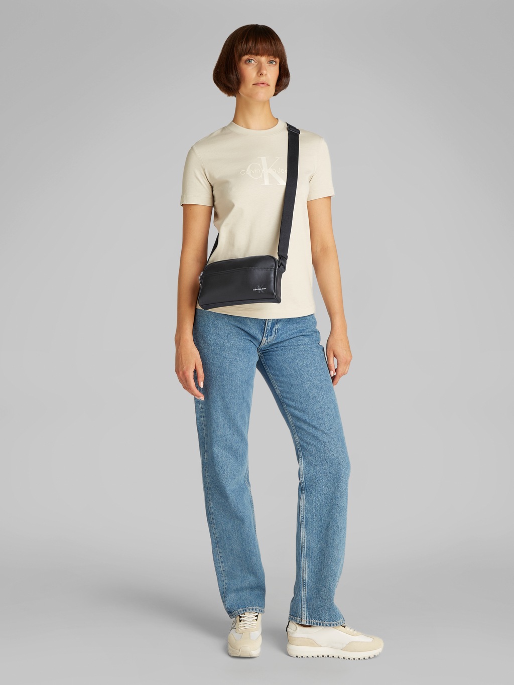 Calvin Klein Jeans Mini Bag "MONO LOGO CAMERA BAG 22", Umhängetasche klein, günstig online kaufen