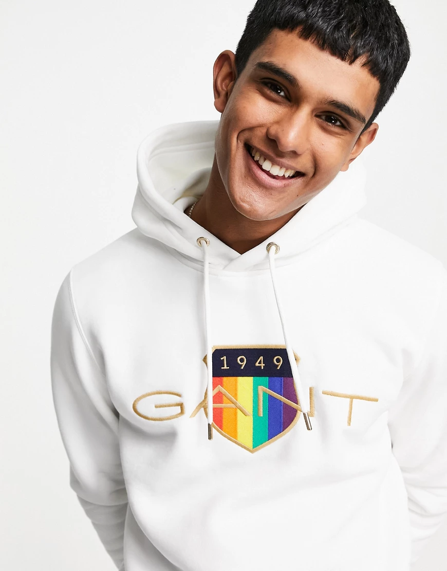 GANT – Pride Capsule – Kapuzenpullover in Eierschale mit Regenbogen-Wappenl günstig online kaufen