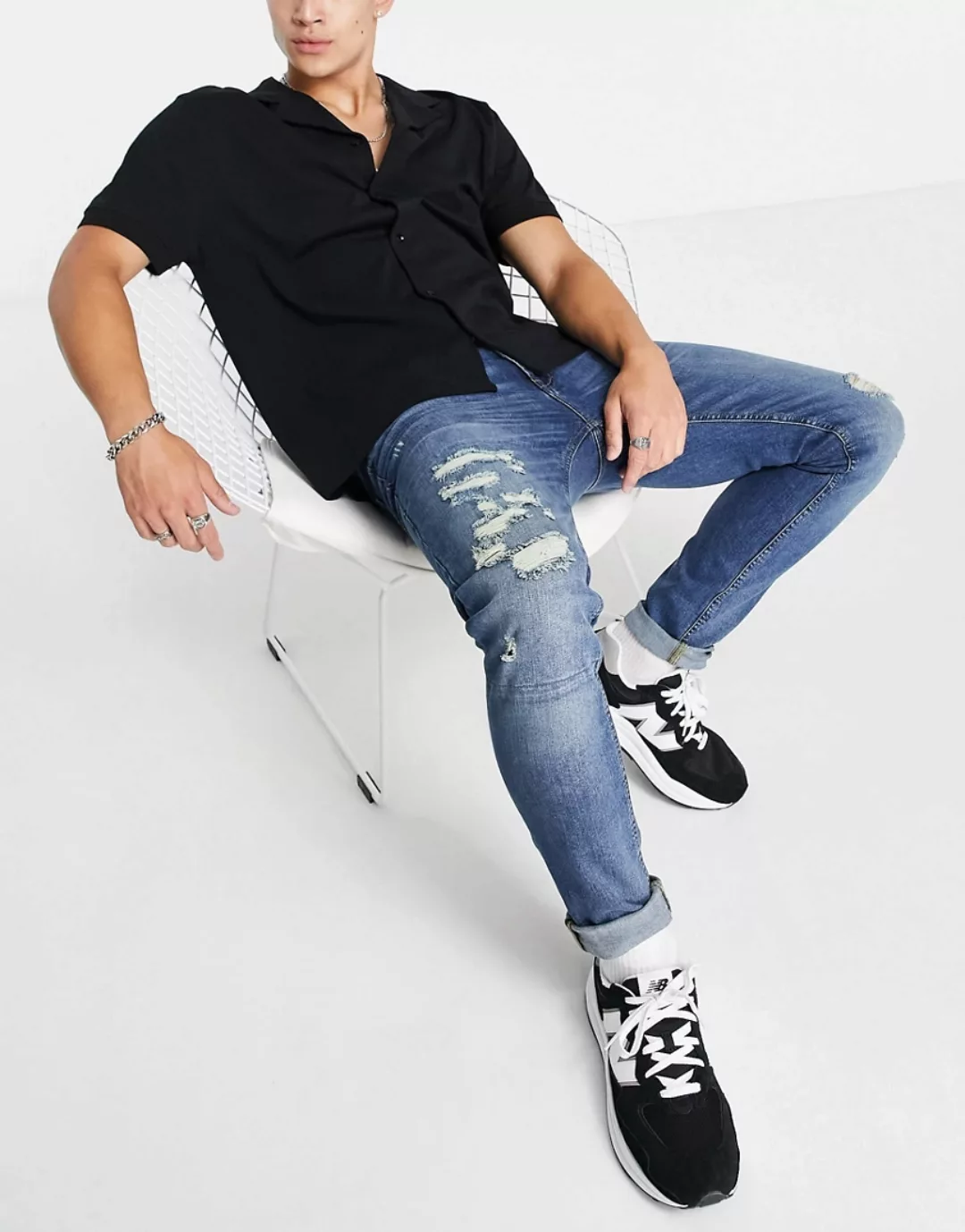 Only & Sons – Schmal geschnittene Jeans in mittelblauer Waschung mit Zierri günstig online kaufen