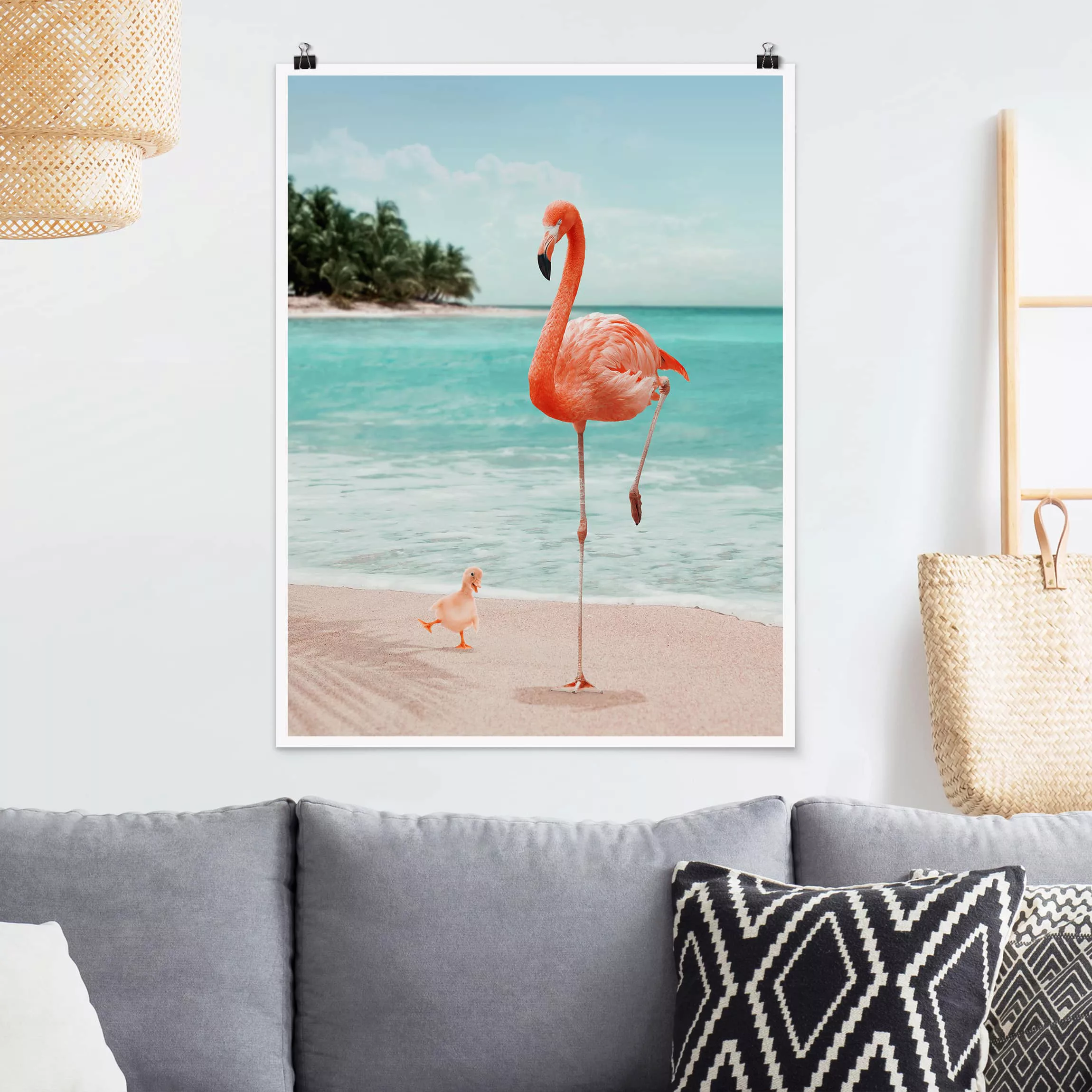 Poster Tiere - Hochformat Strand mit Flamingo günstig online kaufen