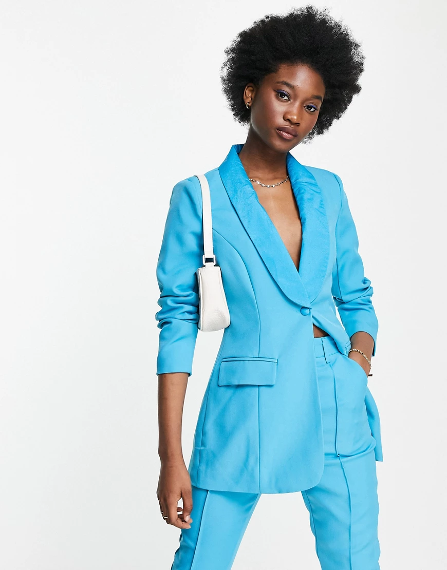 In The Style x Lorna Luxe – Figurbetonter Blazer in Blau, Kombiteil günstig online kaufen