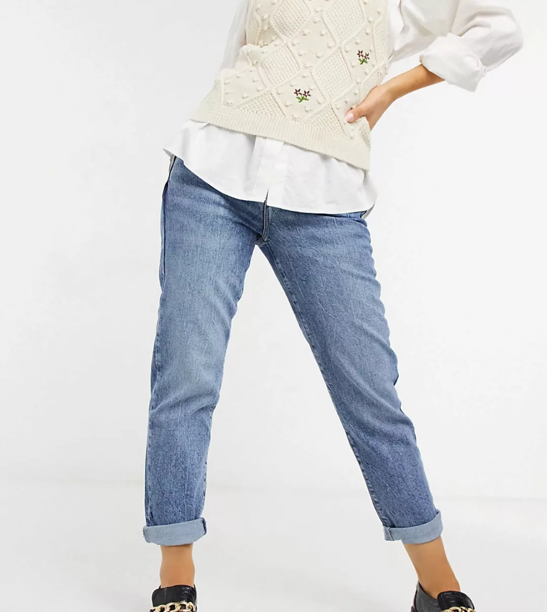 New Look Petite – Blaue Mom-Jeans mit betonter Taille günstig online kaufen