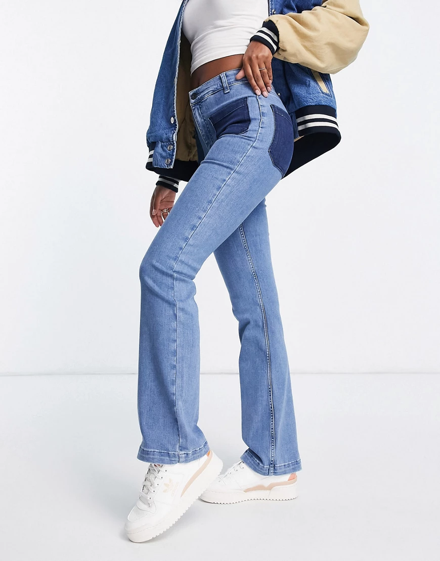 French Connection – Rony – Ausgestellte Jeans im Stil der 70'er mit zweifar günstig online kaufen