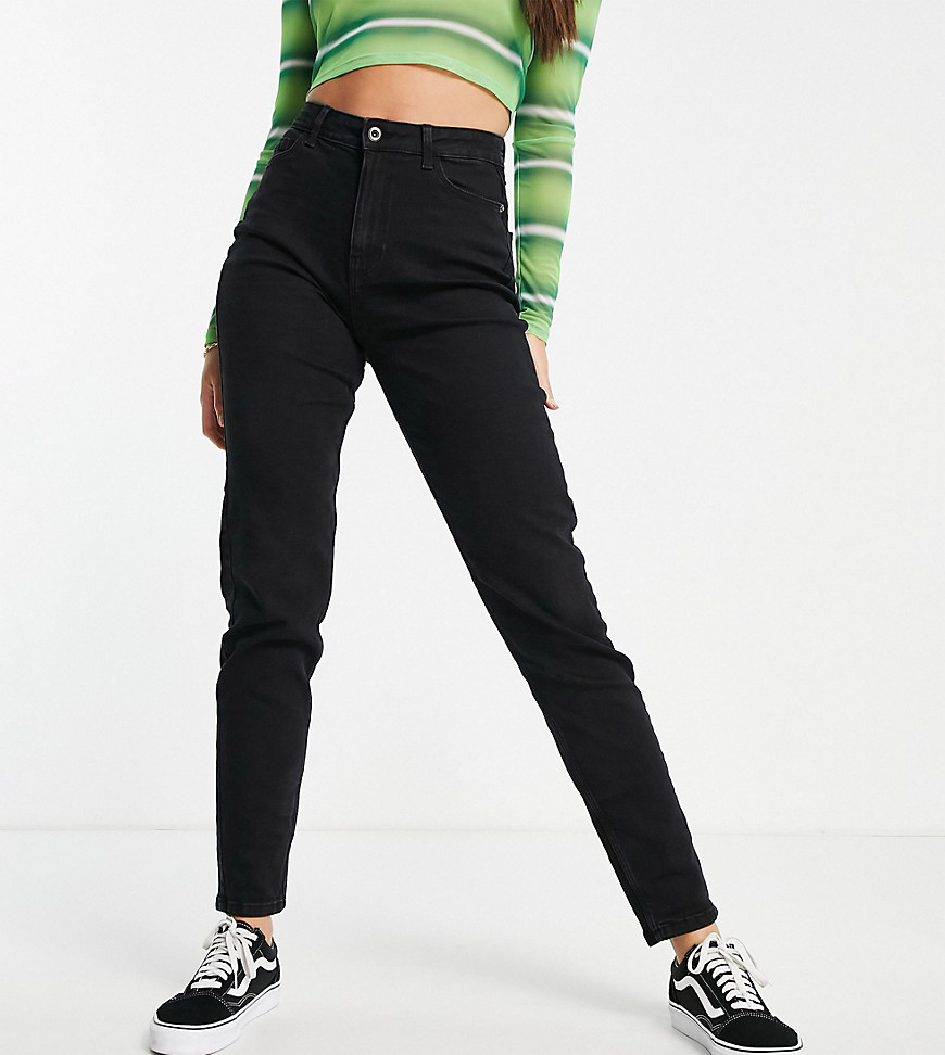 Pieces Tall – Mom-Jeans mit schmalem Schnitt in Schwarz günstig online kaufen