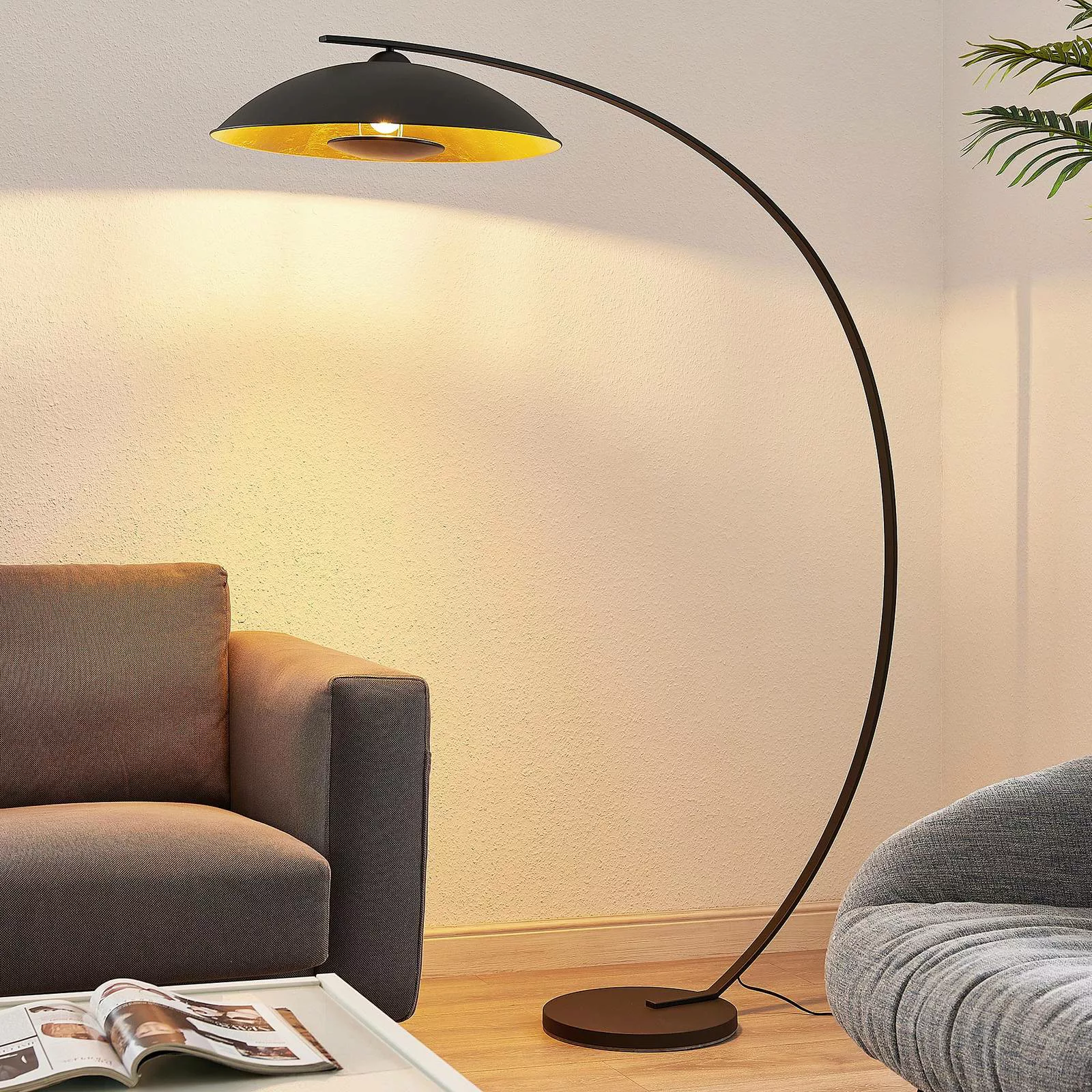 Lindby Bogenstehlampe Emilienne, schwarz, goldfarben, 180 cm günstig online kaufen