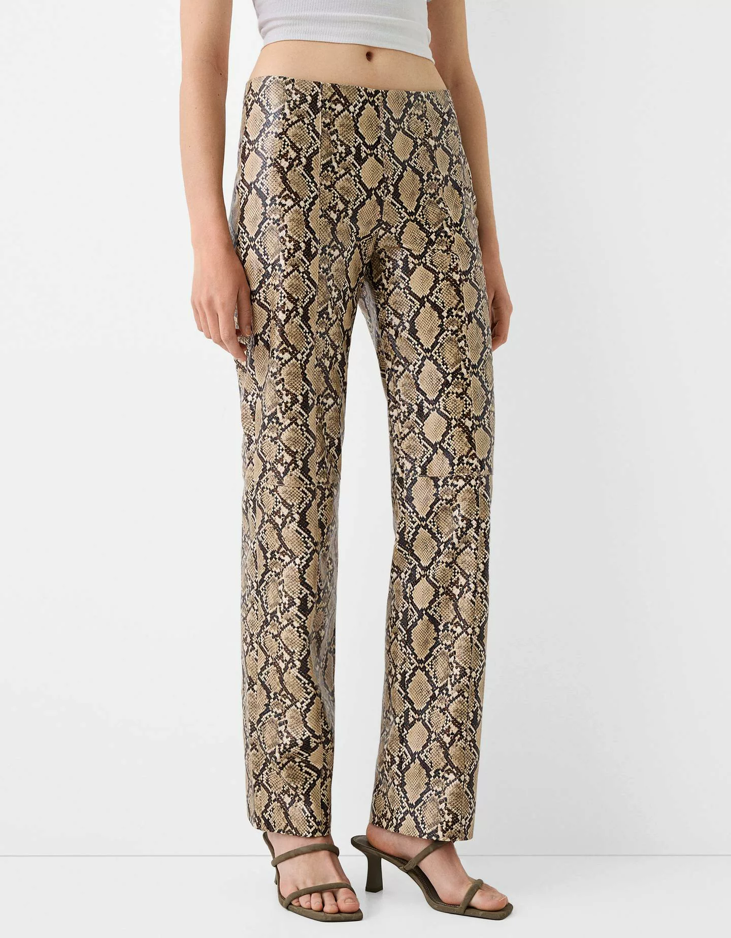 Bershka Hose Aus Kunstleder Mit Animalprint Damen Xl Beige günstig online kaufen