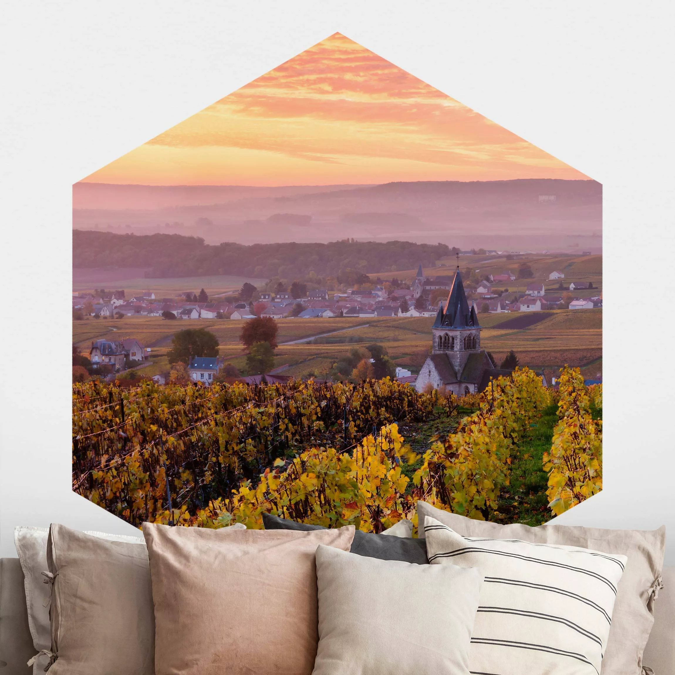 Hexagon Fototapete selbstklebend Weinplantage bei Sonnenuntergang günstig online kaufen