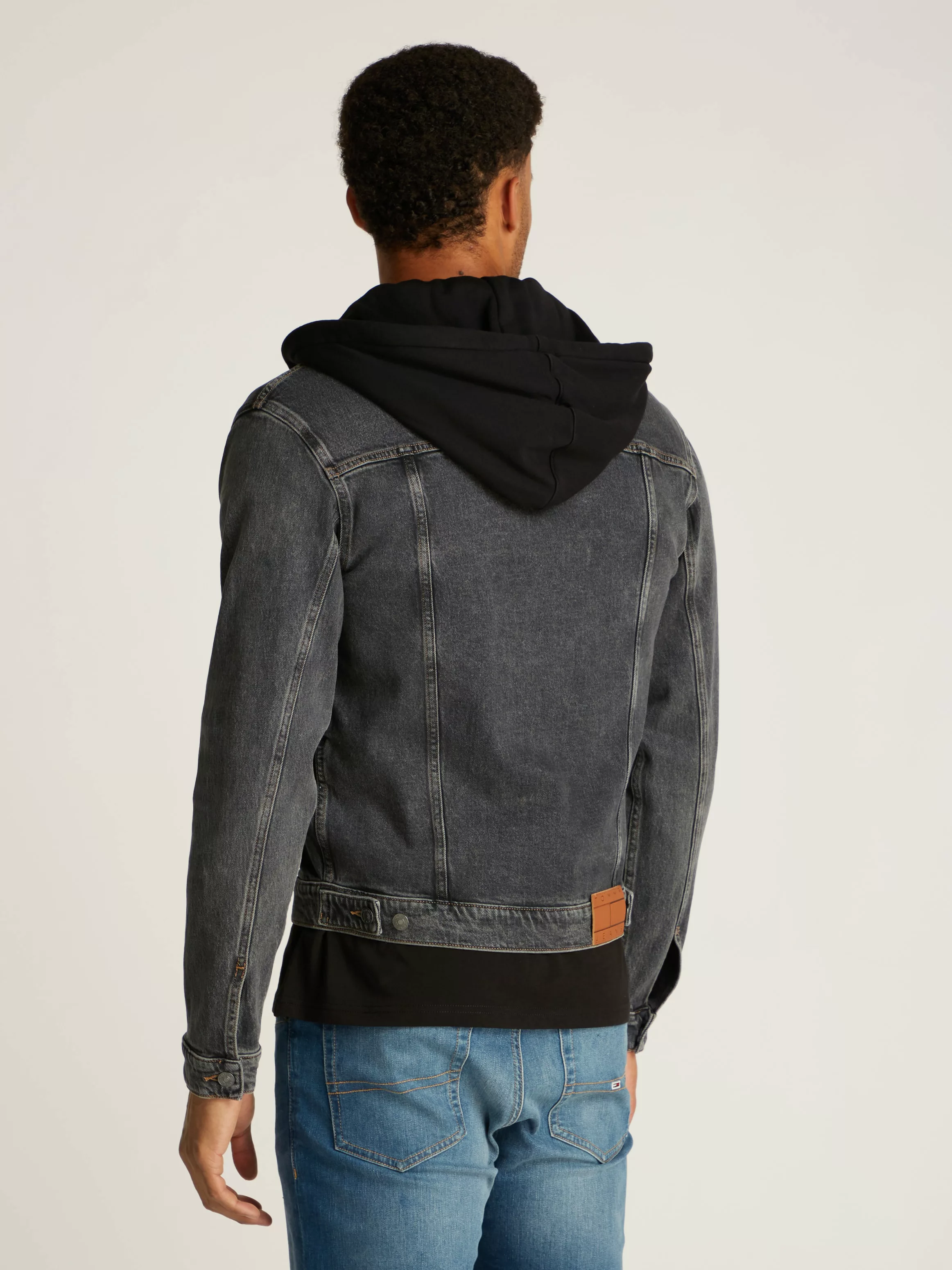 Tommy Jeans Jeansjacke "HOODED RYAN RGL TRCKR JKT AI6184", mit Kapuze, mit günstig online kaufen