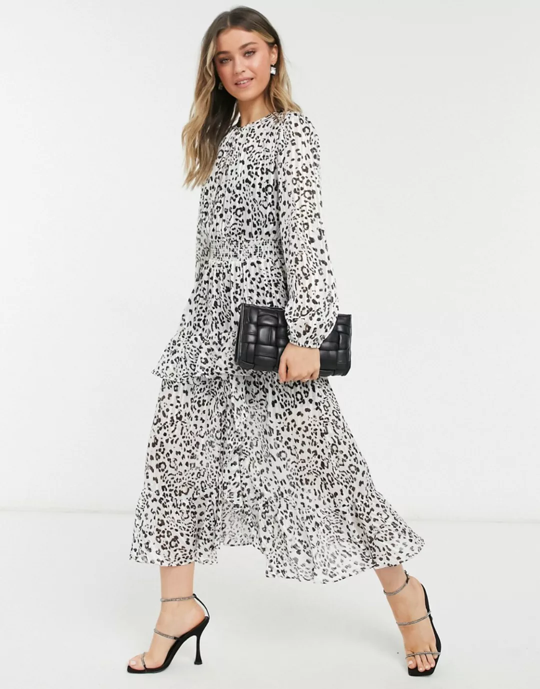 Forever New – Gerafftes Midaxi-Kleid mit Schlitz und Animal-Punkteprint-Meh günstig online kaufen