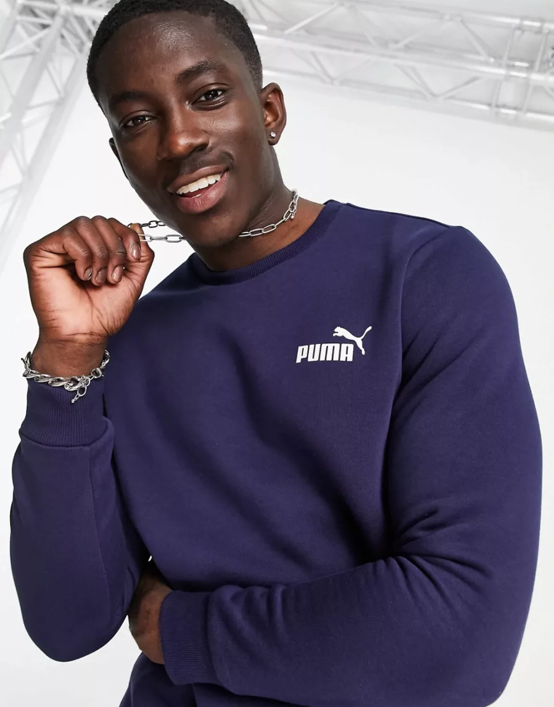 Puma Essentials – Sweatshirt mit kleinem Logo in Marineblau günstig online kaufen