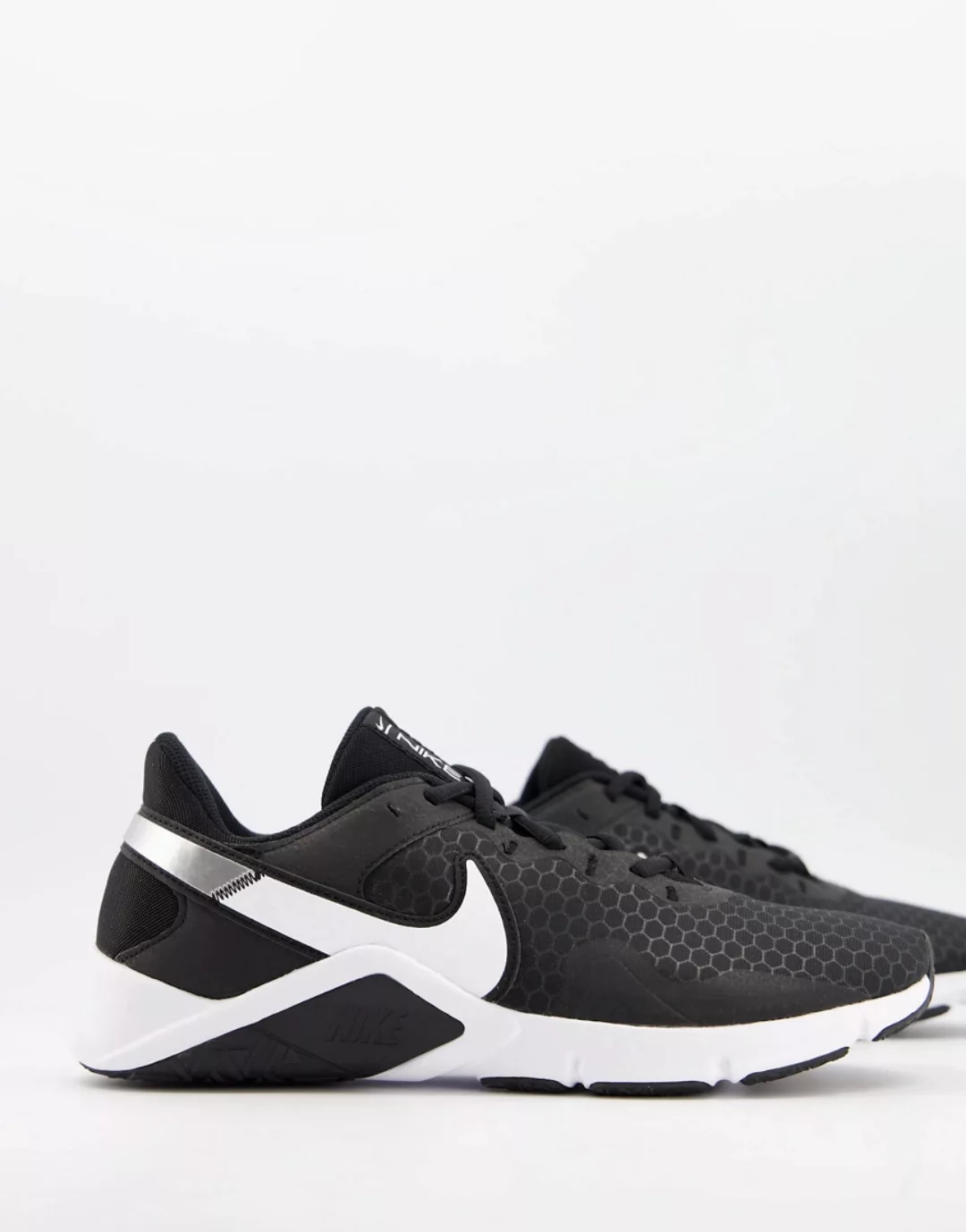Nike Training – Legend Essential 2 – Sneaker in Schwarz günstig online kaufen