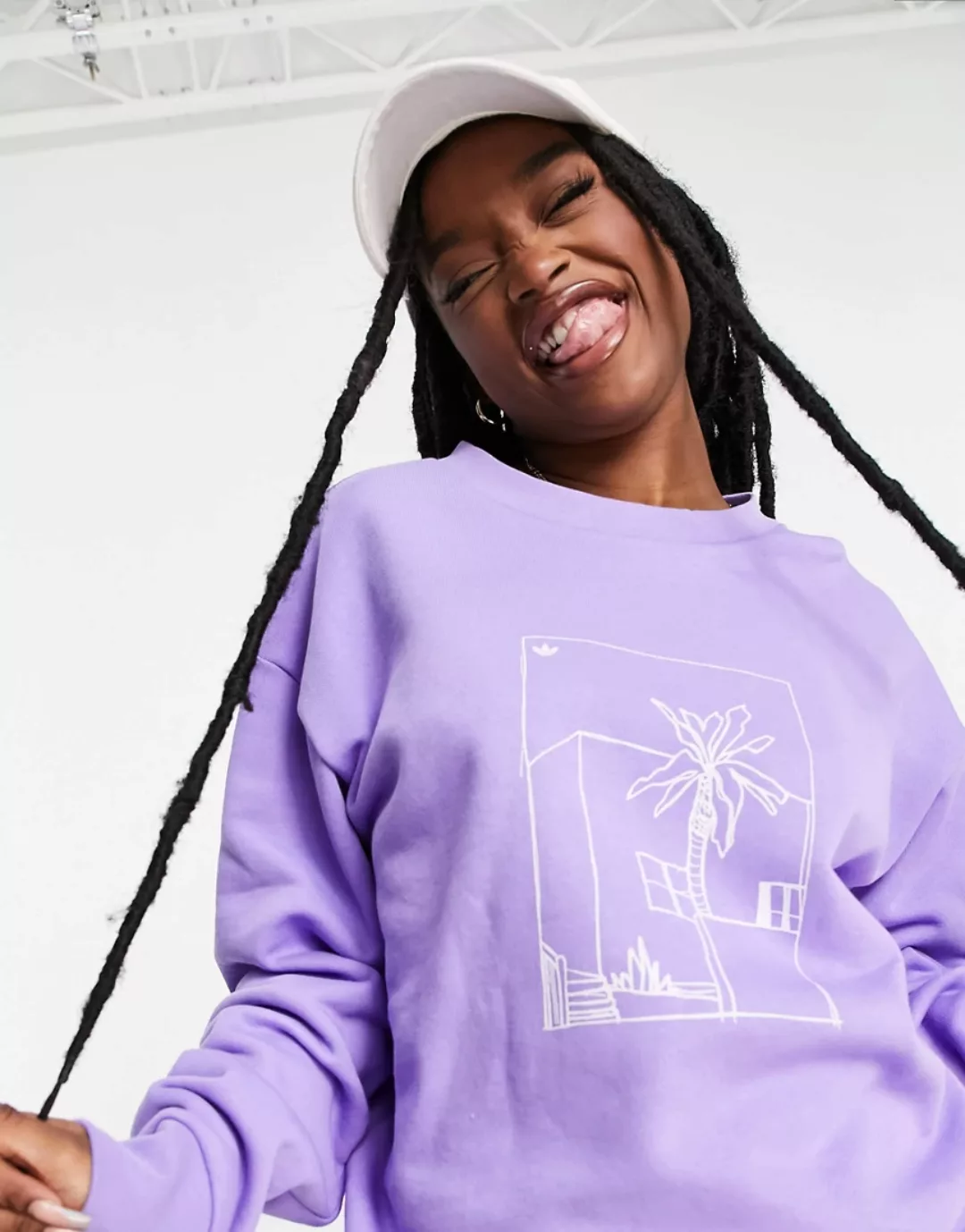 adidas Originals – Sweatshirt mit Boyfriend-Passform und Grafikprint in Lil günstig online kaufen