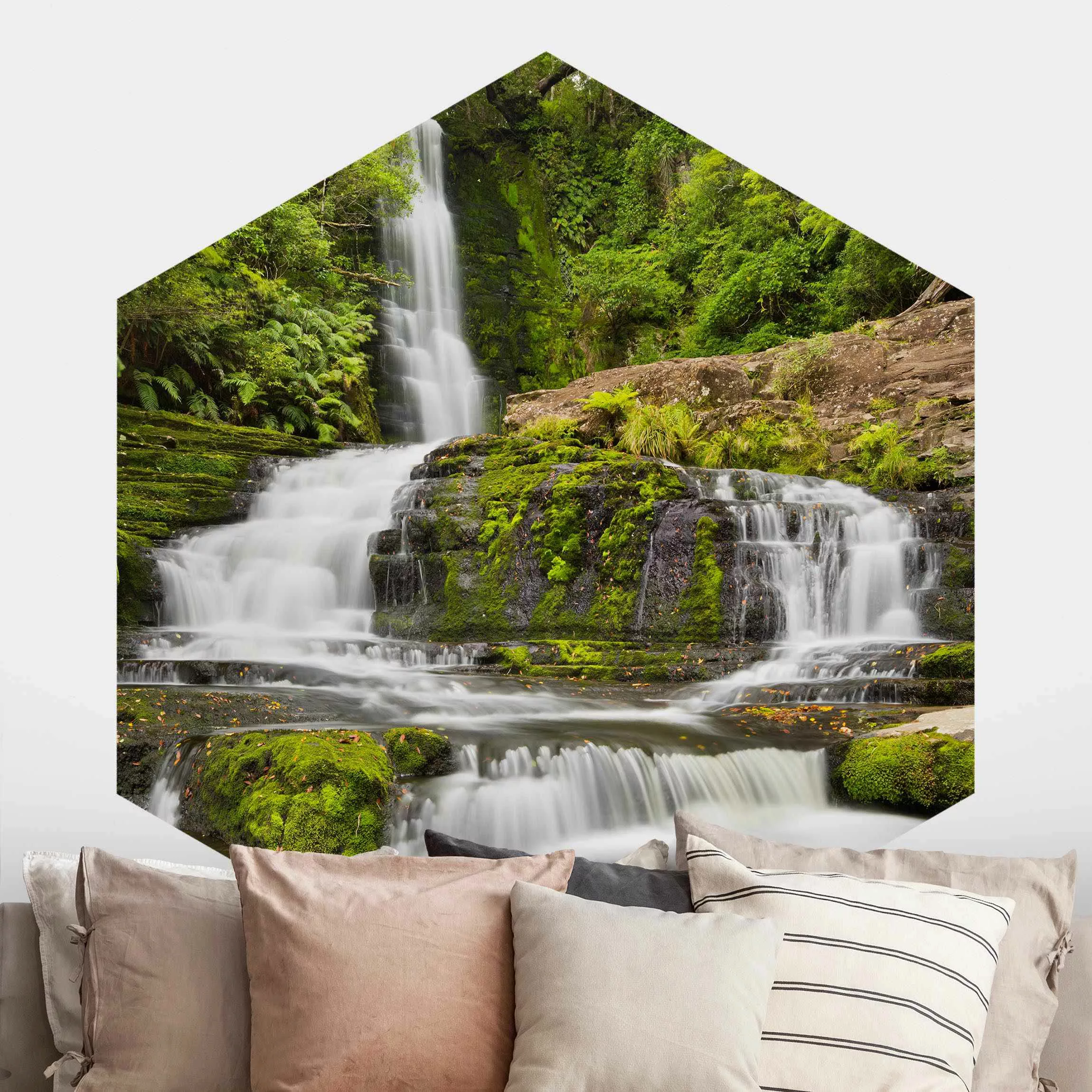 Hexagon Fototapete selbstklebend Upper McLean Falls in Neuseeland günstig online kaufen